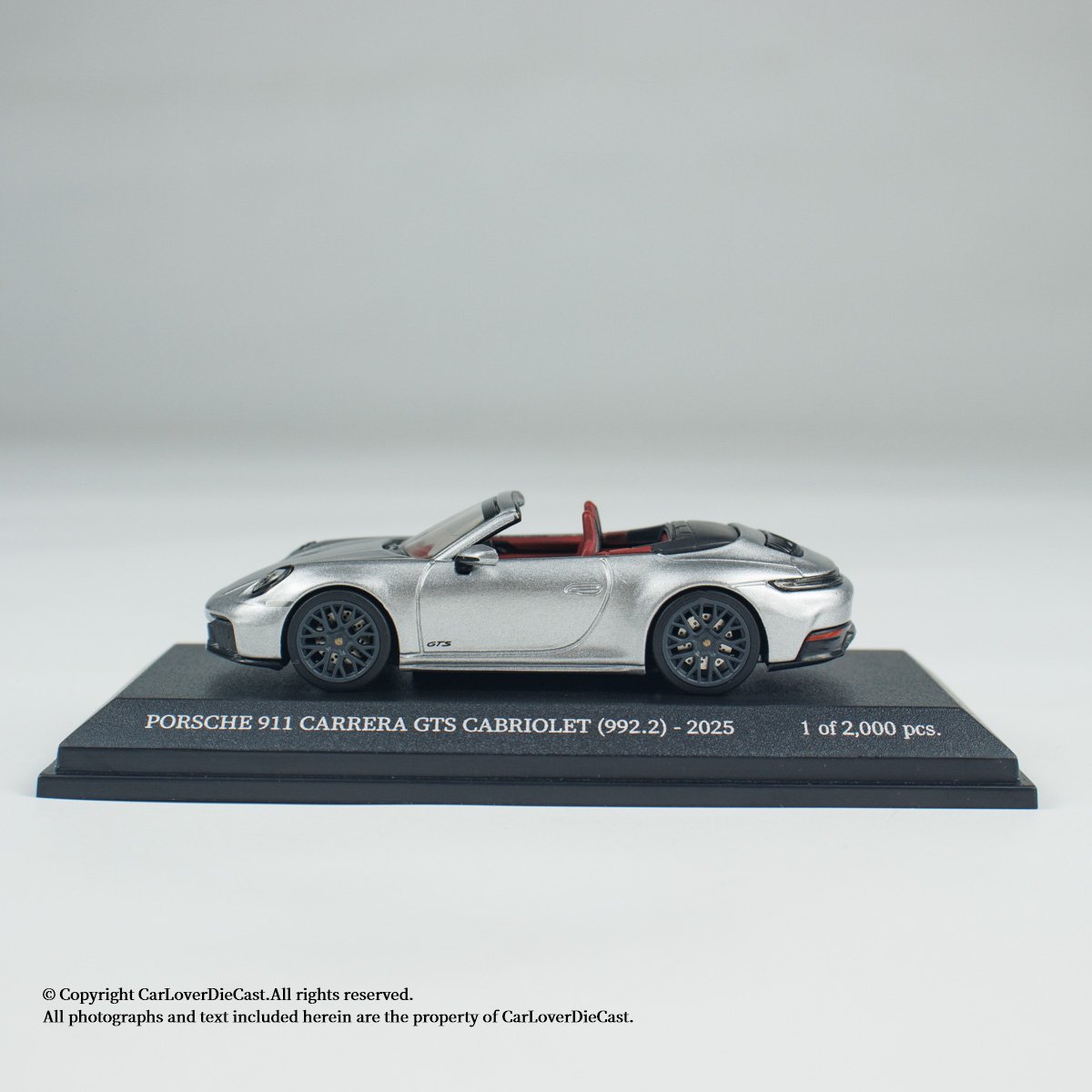MINICHAMPS 1:64 PORSCHE 911 (992.2) CARRERA GTS CABRIOLET - 2025 - SILVER METALLIC - Imagen 4
