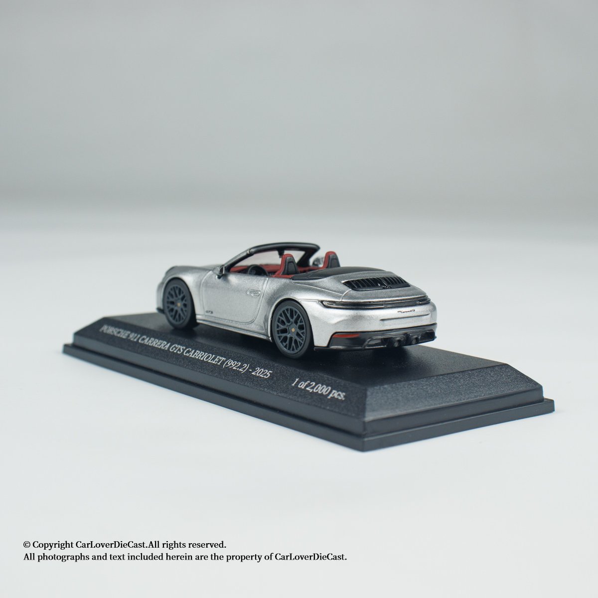 MINICHAMPS 1:64 PORSCHE 911 (992.2) CARRERA GTS CABRIOLET - 2025 - SILVER METALLIC - Imagen 5