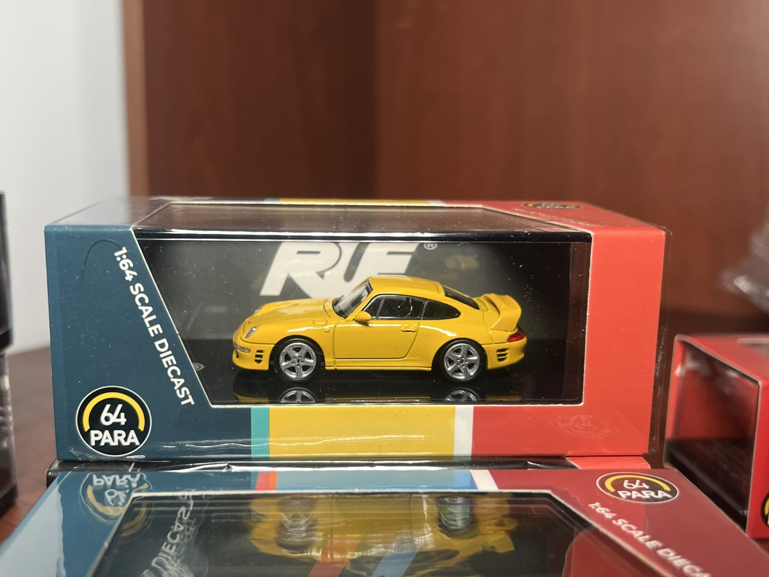 Para64 Porsche RUF CTR2 1:64 Amarillo - Imagen 3