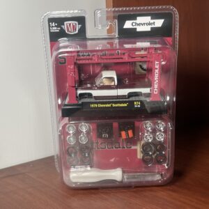 M2 Machines 1:64 1979 Chevrolet Scottsdale 10 Model Kit