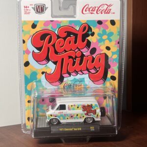M2 Machines 1:64 1971 Chevrolet Van G10 Coca Cola Real Thing