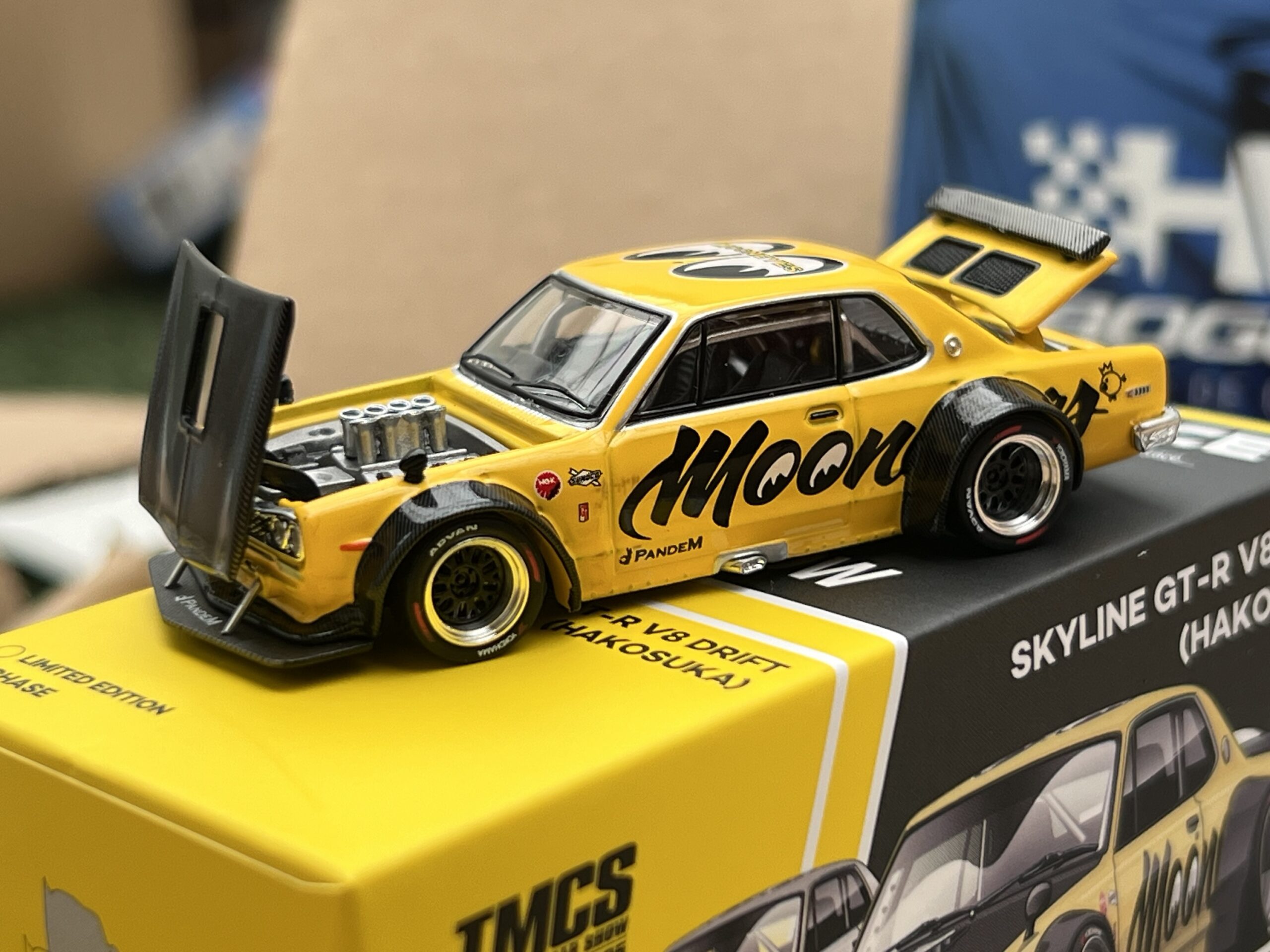 POPRACE 1/64 SKYLINE GT-R V8 DRIFT (HAKOSUKA) MOONEYES TMCS SINGAPORE SPECIAL EDITION
