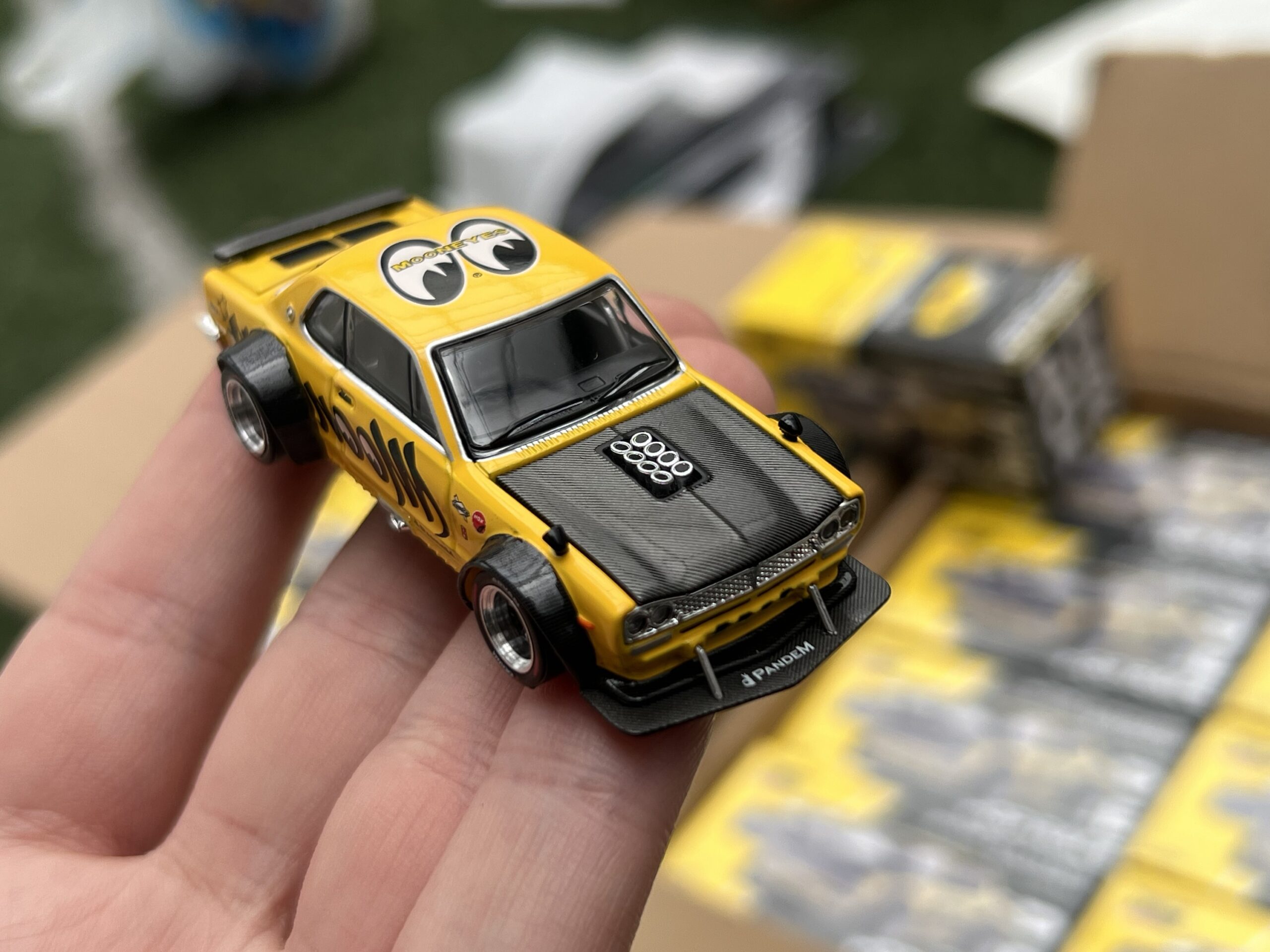 POPRACE 1/64 SKYLINE GT-R V8 DRIFT (HAKOSUKA) MOONEYES TMCS SINGAPORE SPECIAL EDITION - Imagen 4