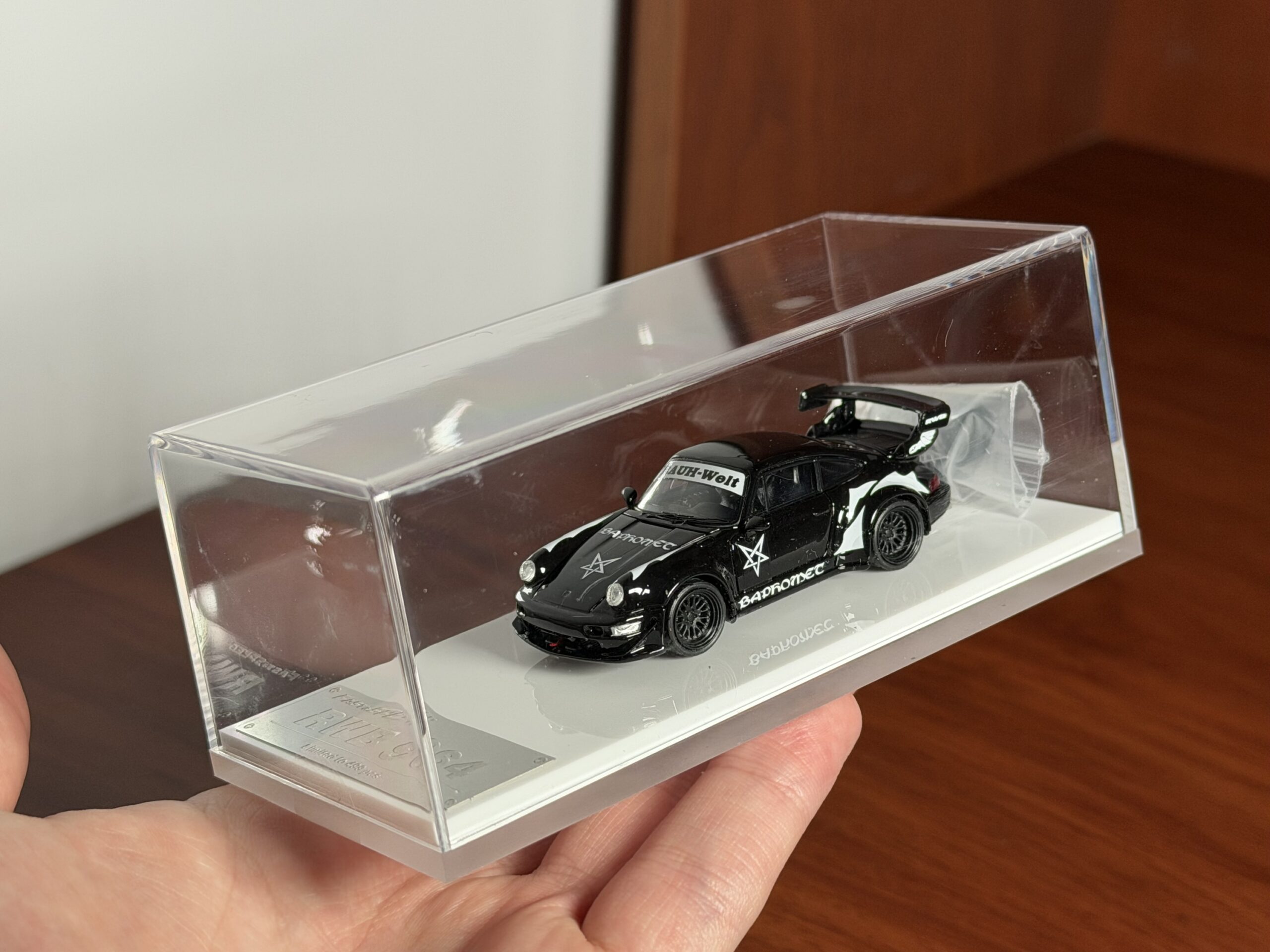 Fast and Speed 1:64 - Porsche RWB964 Wide Body Black Baphomet - Imagen 3