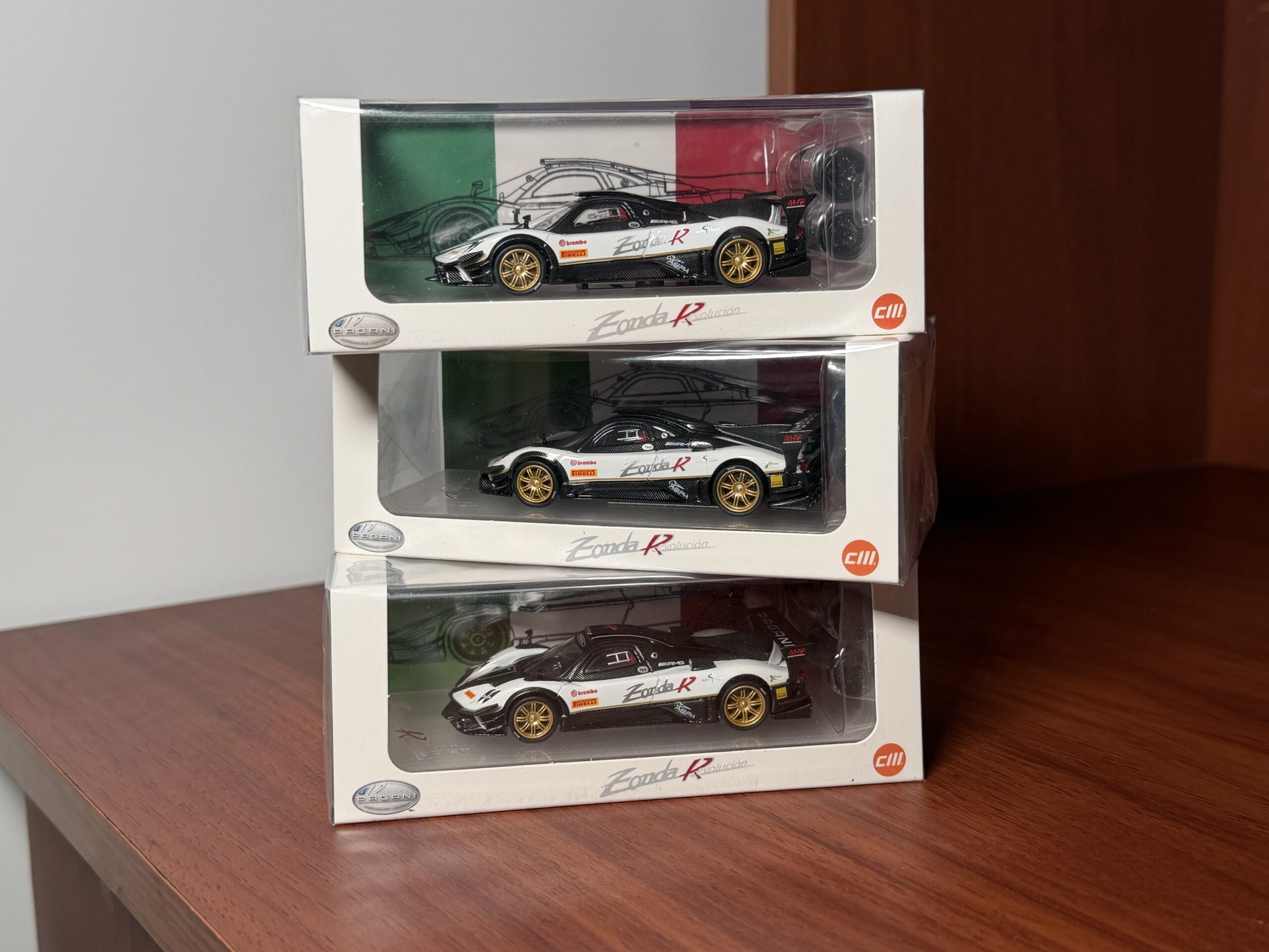 CM Model 1:64 Pagani Zonda Revolution Blanco - Imagen 6