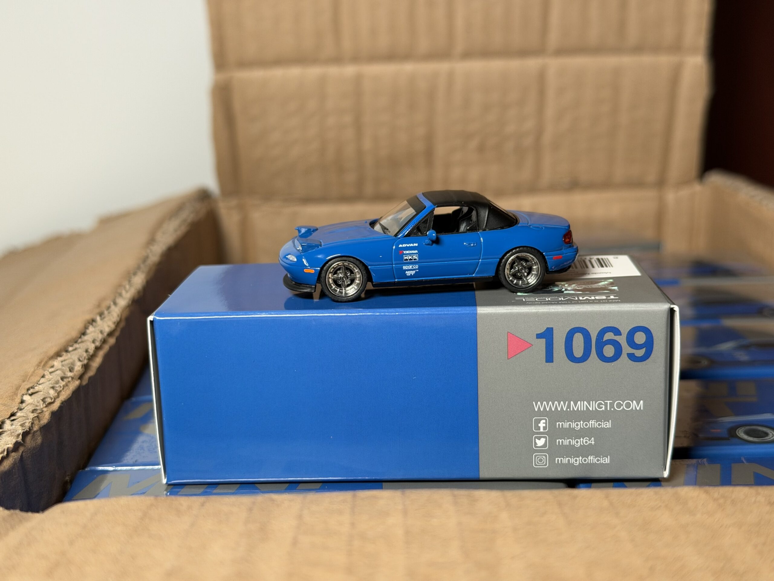 Mini GT 1/64 Mazda Miata MX-5 (NA) Tuned Version Dark Blue mgt01069 | 1/64 | Model Araçlar
