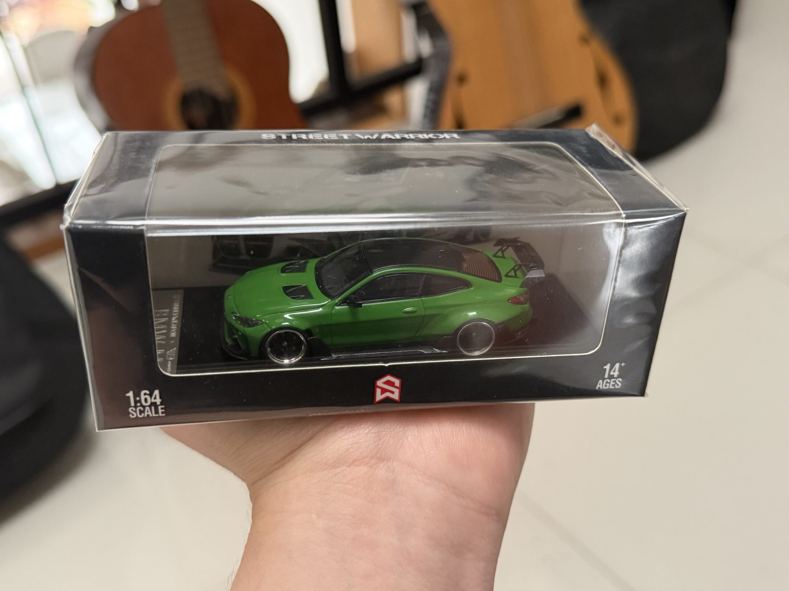 Street Weapon 1:64 BMW M4 G82 Adro Bodykit (Naranja o Verde) - Imagen 10