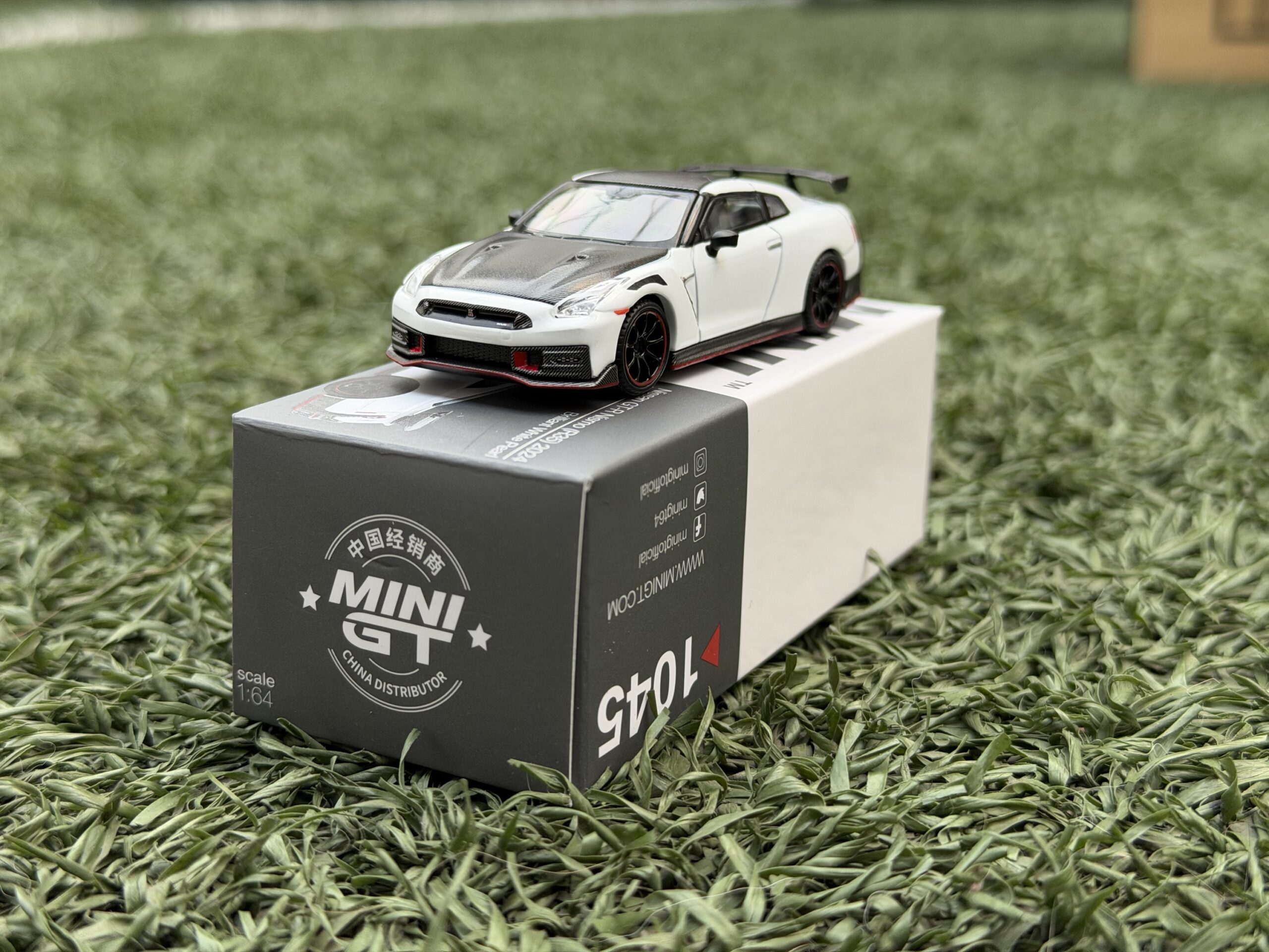 Mini GT 1:64 Nissan GT-R Nismo 2024 – Brilliant White Pearl | HW