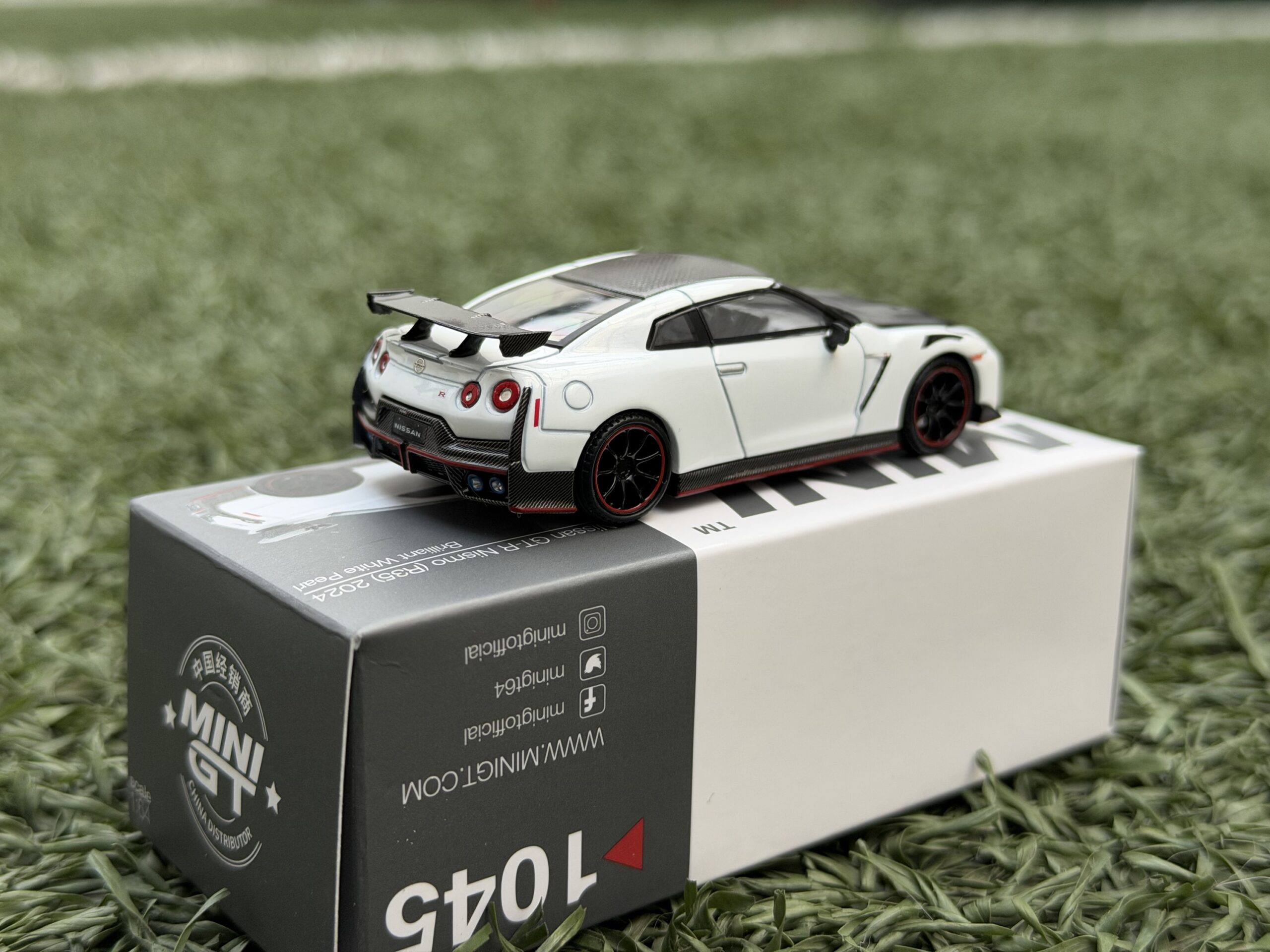 Mini GT 1:64 Nissan GT-R Nismo 2024 – Brilliant White Pearl | HW