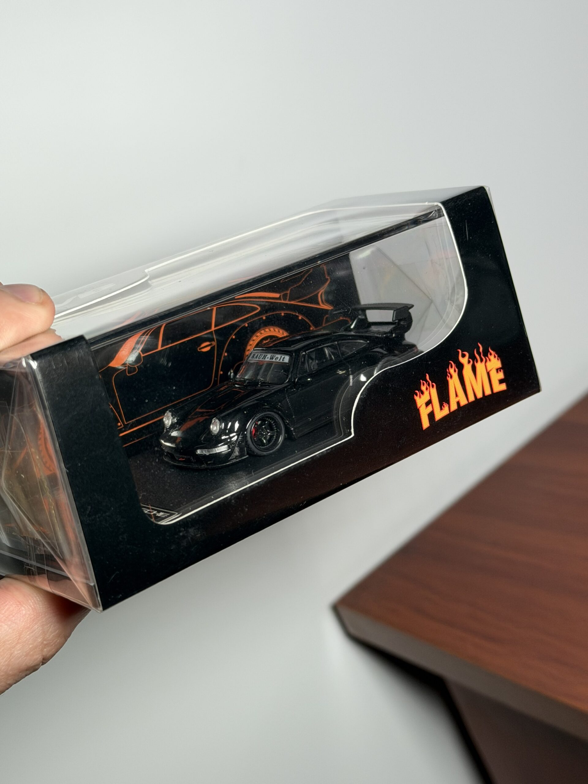Flame Model 1:64 Porsche RWB964 negro - Imagen 2