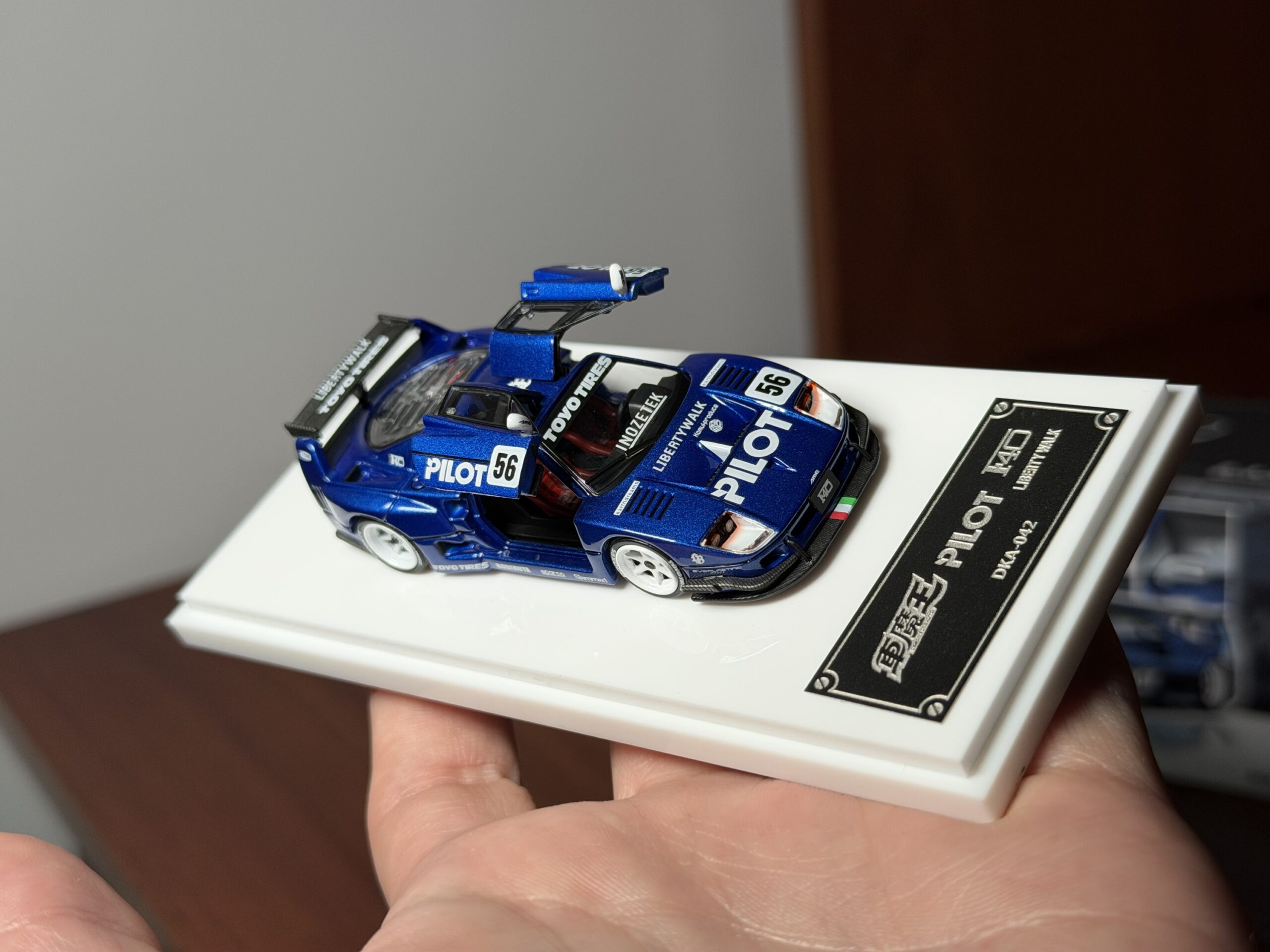 Demon King Auto 1:64 F40 LB-Works Pilot