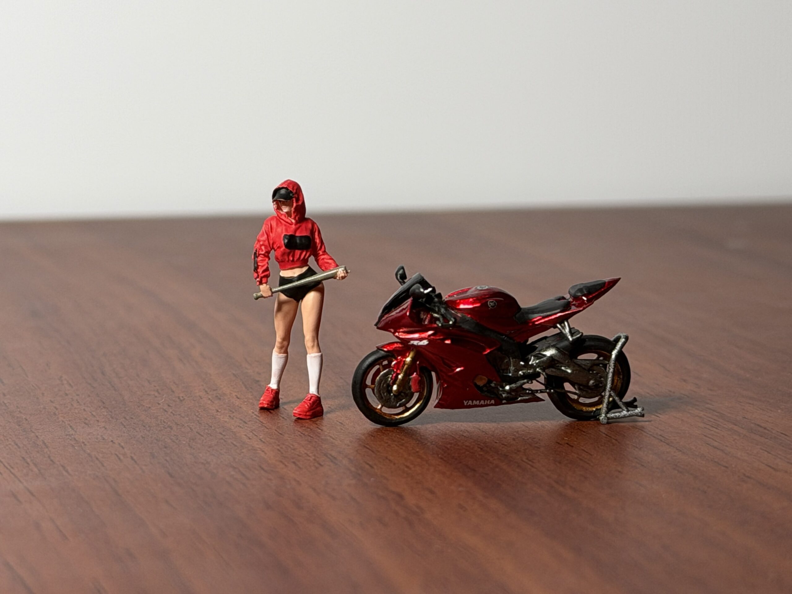 MoreArt 1/64 Yamaha R6 Baseball Girl Motorcycle Figure Set - Imagen 2