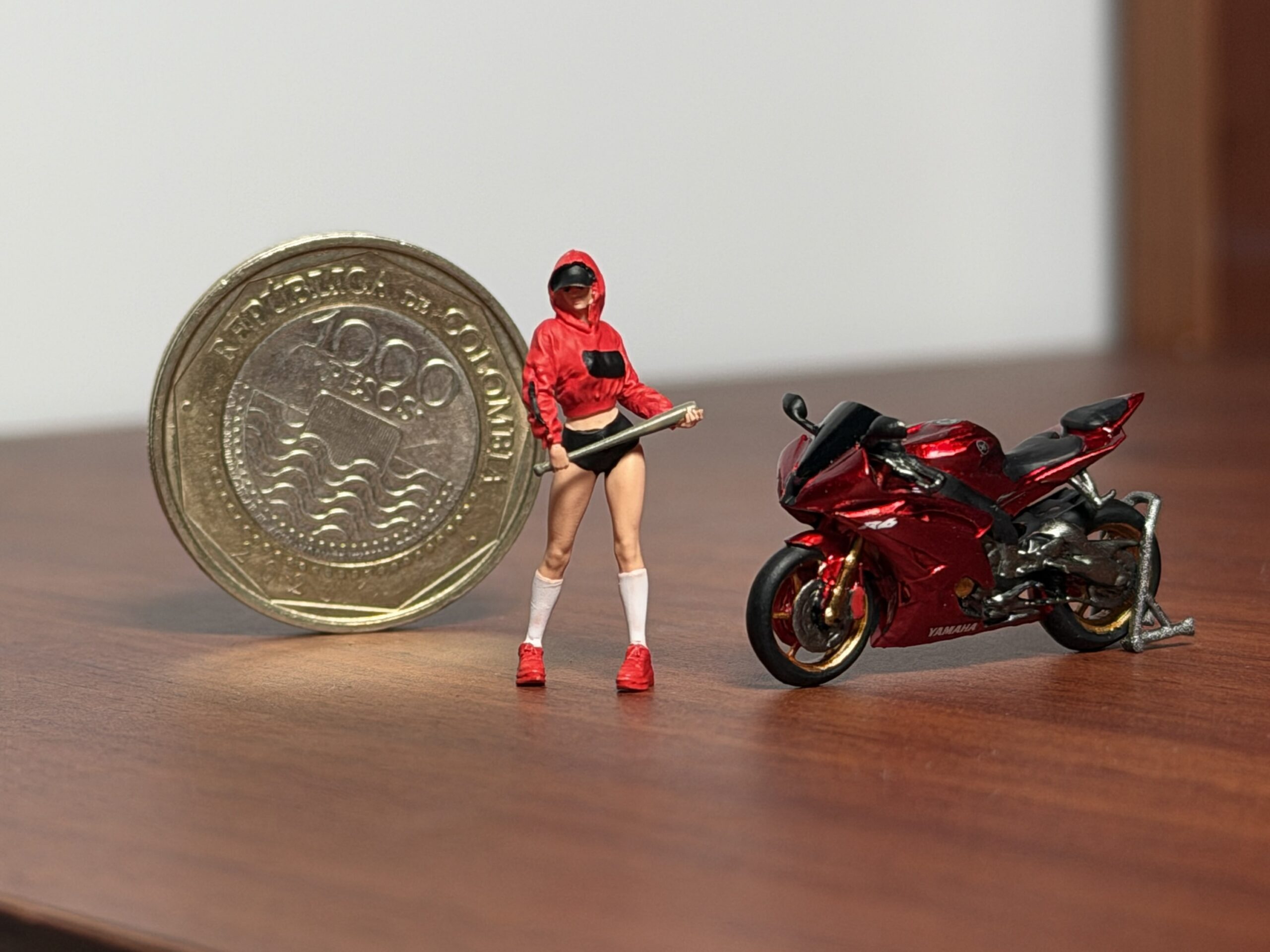 MoreArt 1/64 Yamaha R6 Baseball Girl Motorcycle Figure Set - Imagen 3