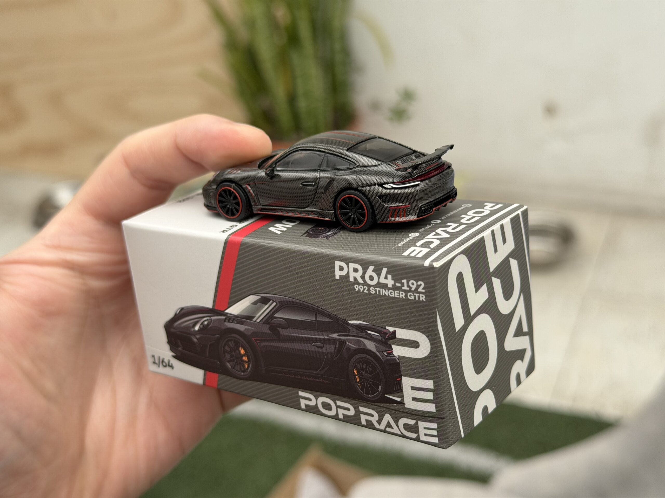 Pop Race 1/:64 Porsche 992 STINGER GTR CARBON EDITION - REDLINE - Imagen 9