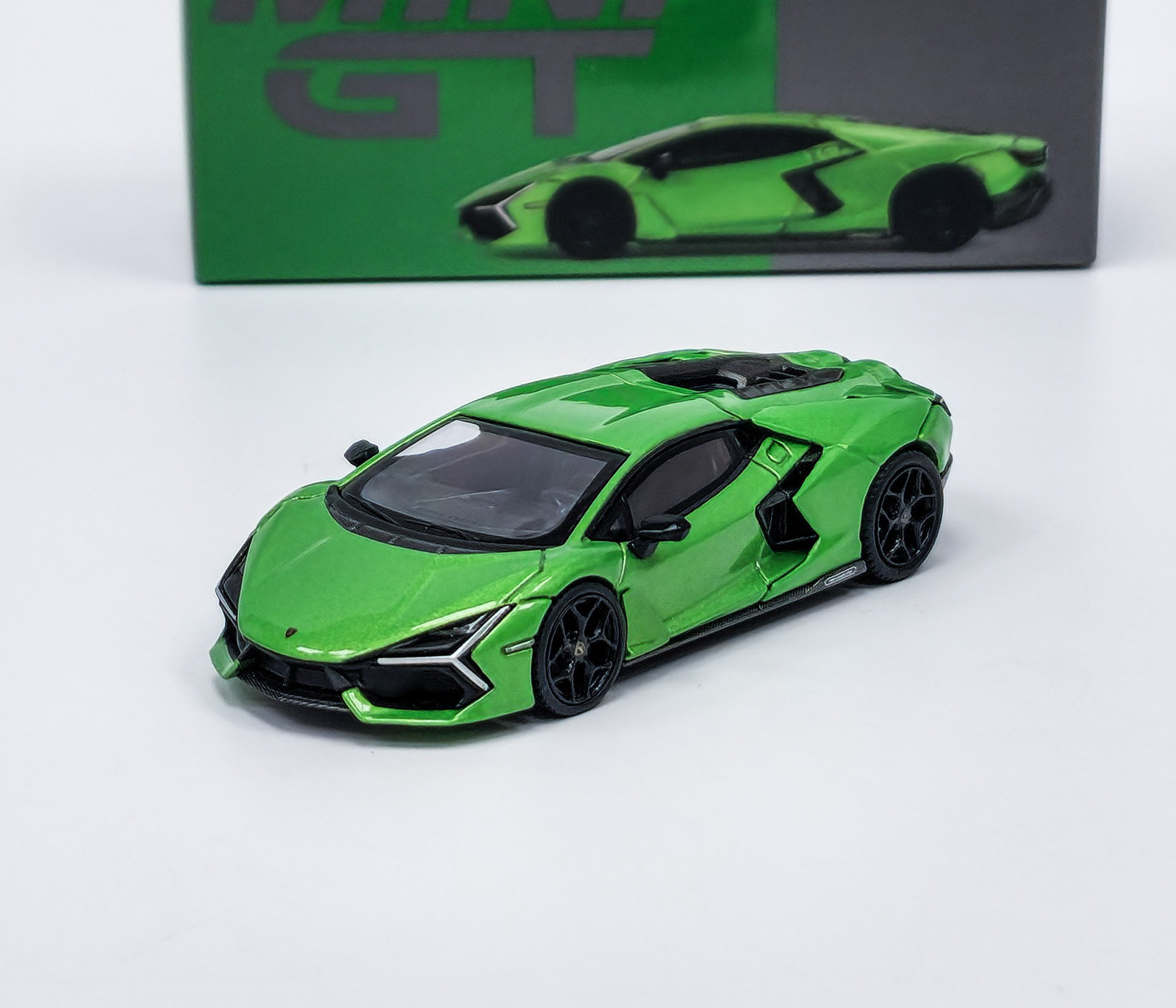 Mini GT 1:64 Lamborghini Revuelto – Verde Selvans Green – Limited Edition - Imagen 4