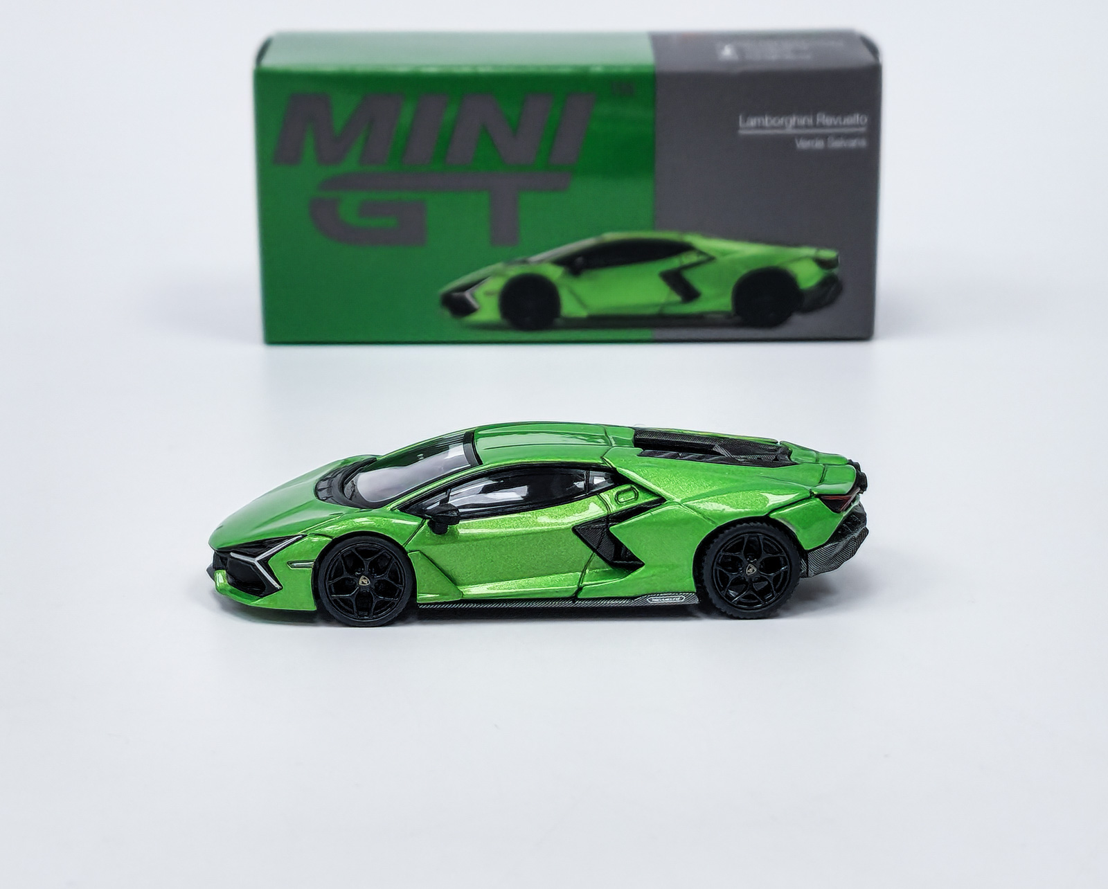 Mini GT 1:64 Lamborghini Revuelto – Verde Selvans Green – Limited Edition - Imagen 6