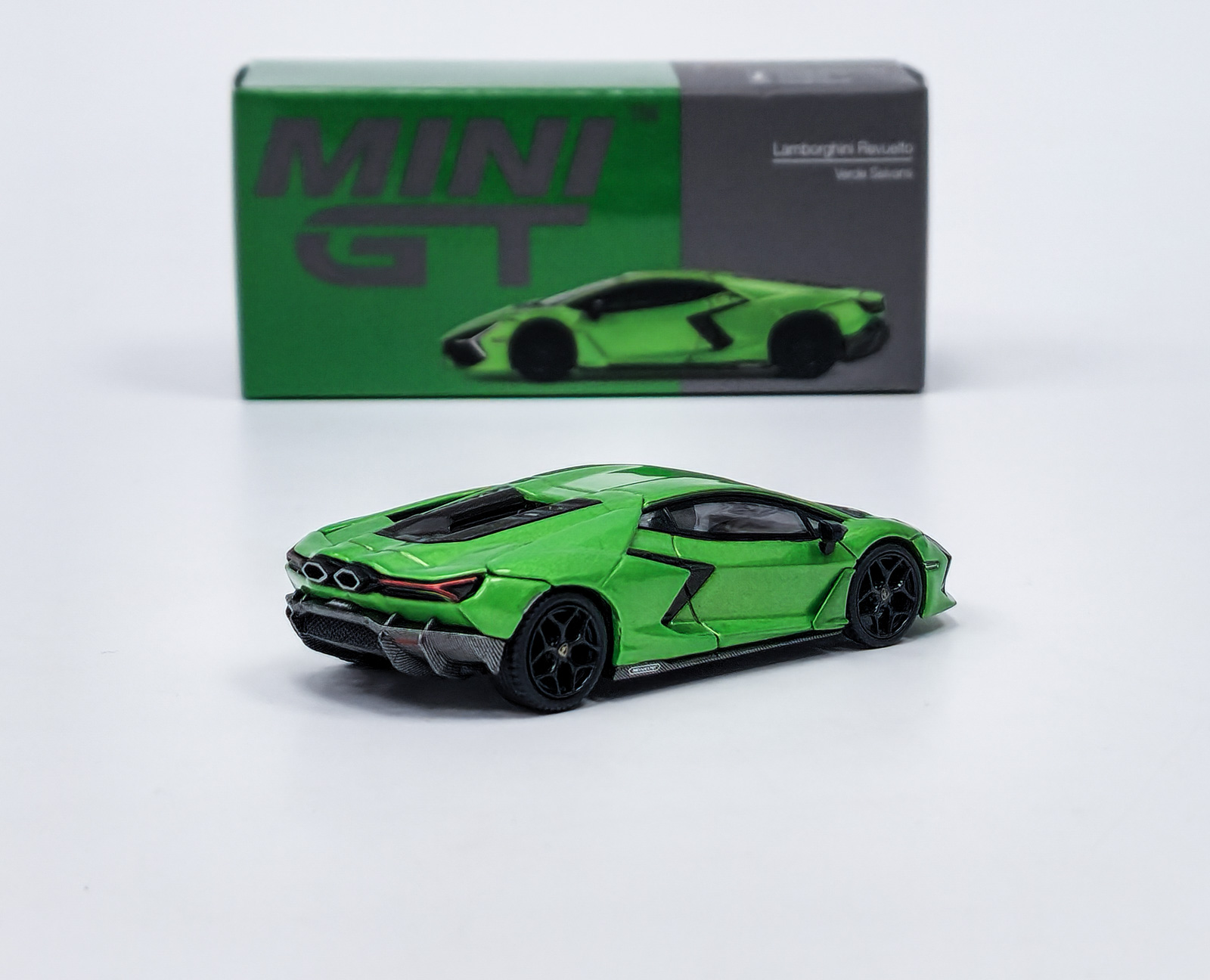 Mini GT 1:64 Lamborghini Revuelto – Verde Selvans Green – Limited Edition - Imagen 5