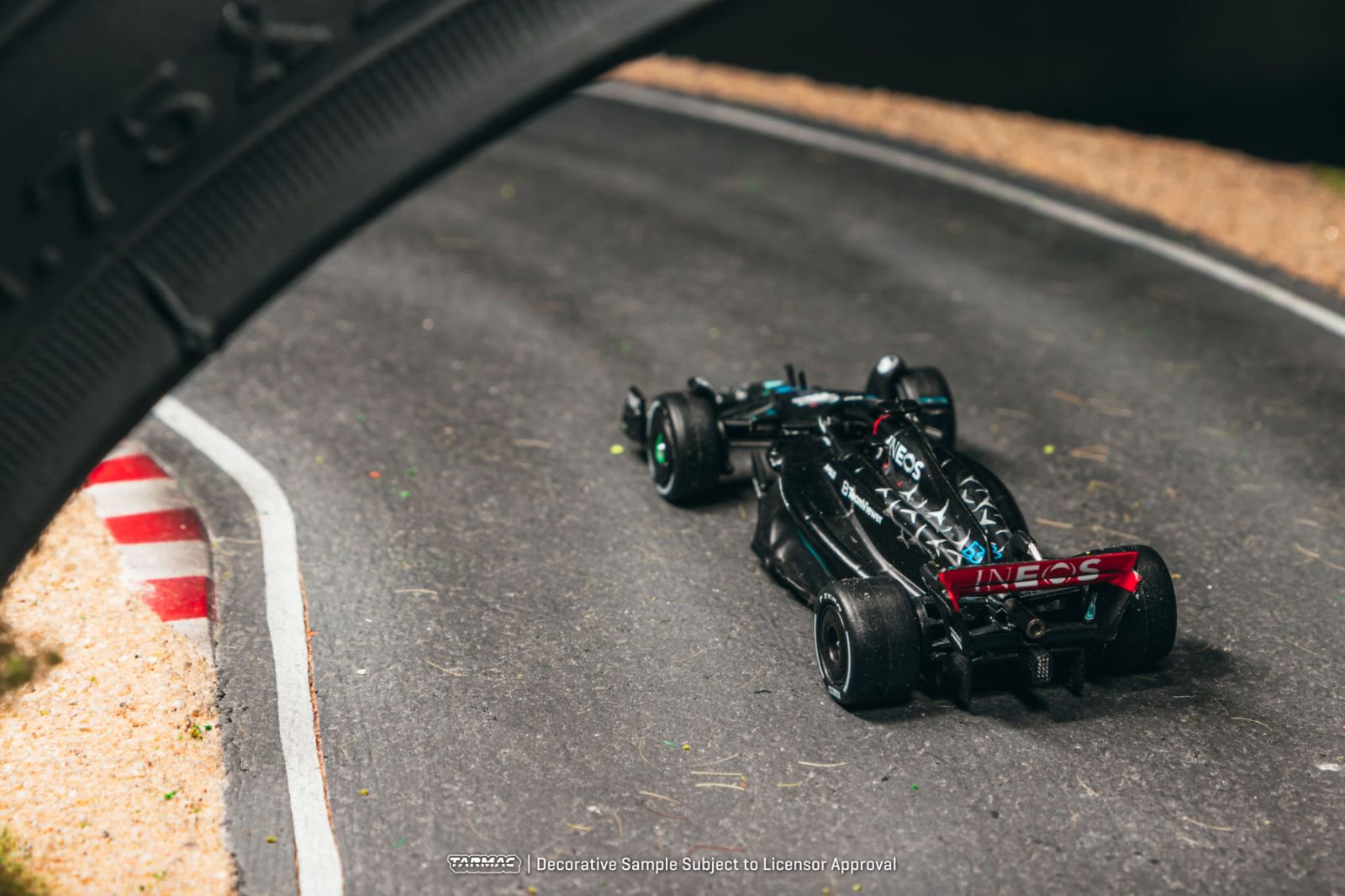 Tarmac 1/64 Mercedes-AMG F1 W14 E Performance Italian Grand Prix 2023 George Russell - Imagen 4