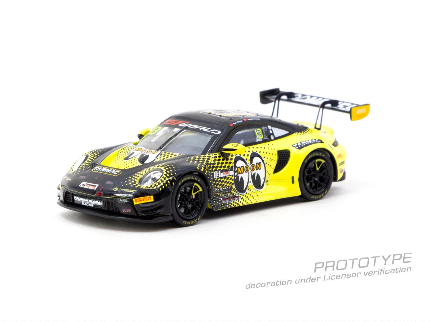 *PREORDEN* Tarmac 1/64 Porsche 911 GT3 R GT World Challenge Asia 2025 Phantom Global Racing Sun Jingzu / Adderly Fong Model Car + Trading Cards Combo Set - Imagen 2