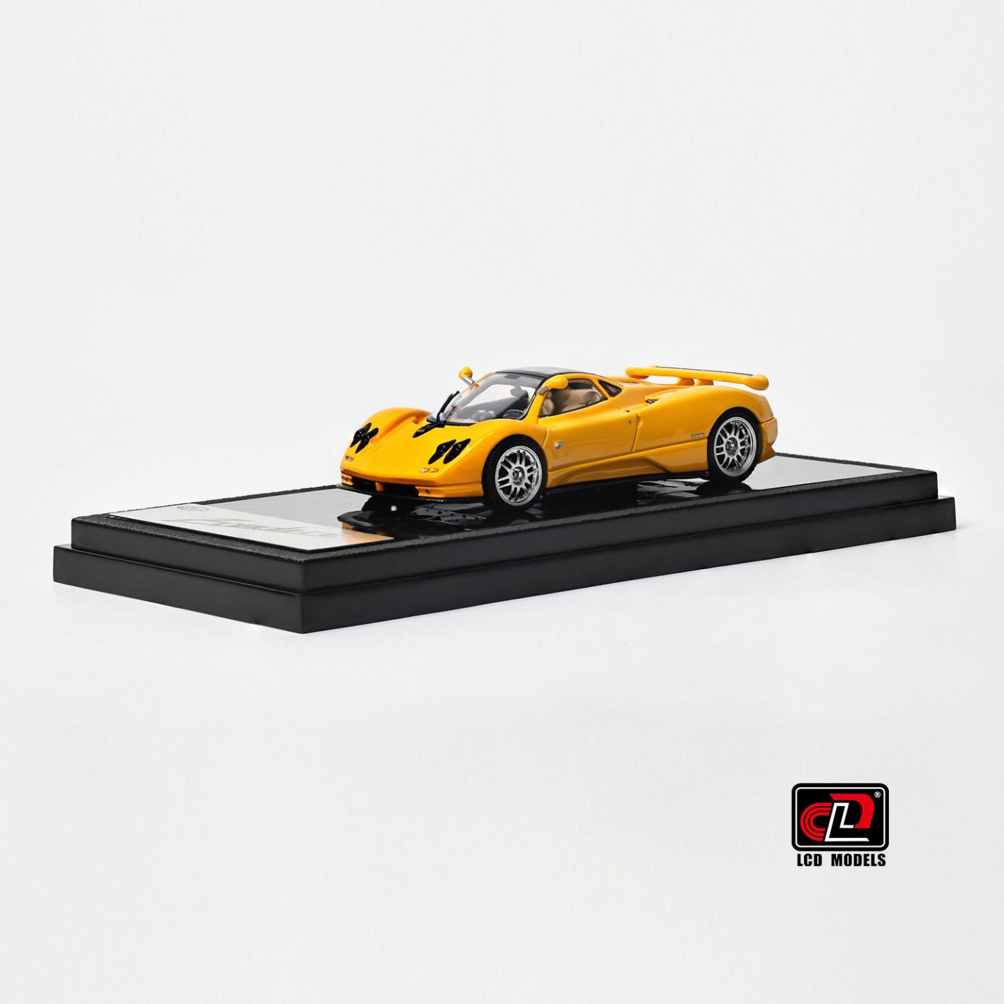 *PREORDEN* LCD 1:64 Pagani Zonda Amarillo - Imagen 4