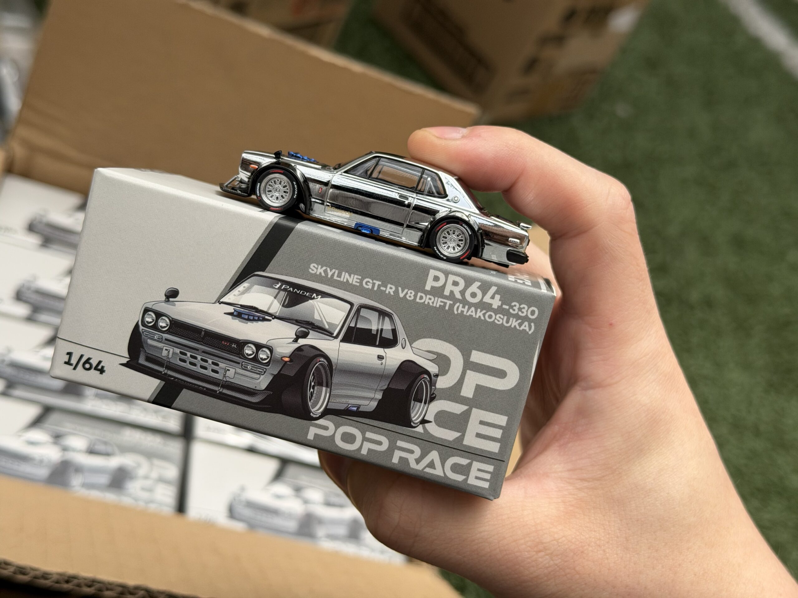 POPRACE 1/64 SKYLINE GT-R V8 DRIFT (HAKOSUKA) SILVER CHROME - Imagen 5