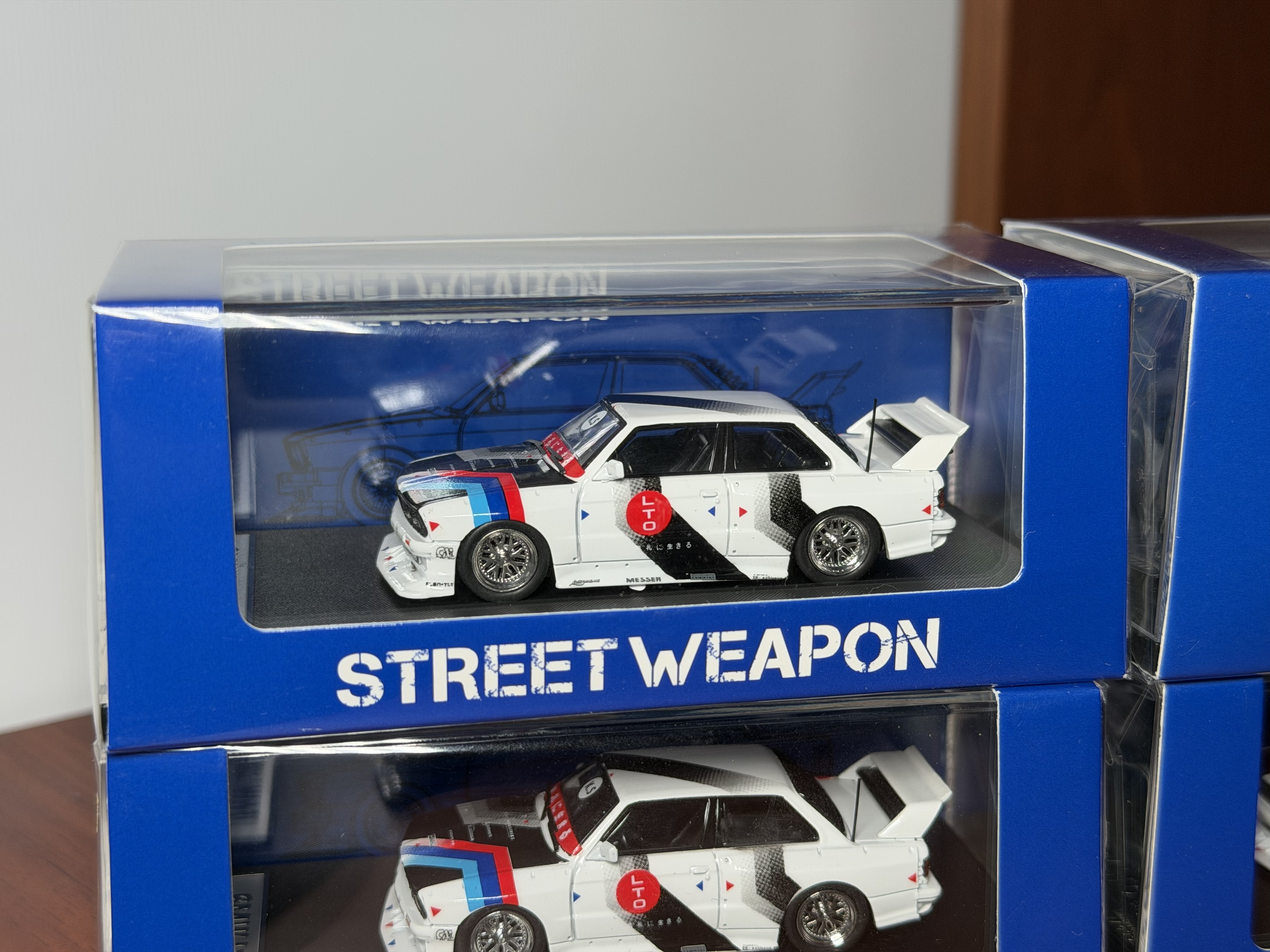STREET WEAPON 1:64 BMW M3 E30 LIVE TO OFFEND LTO DTM