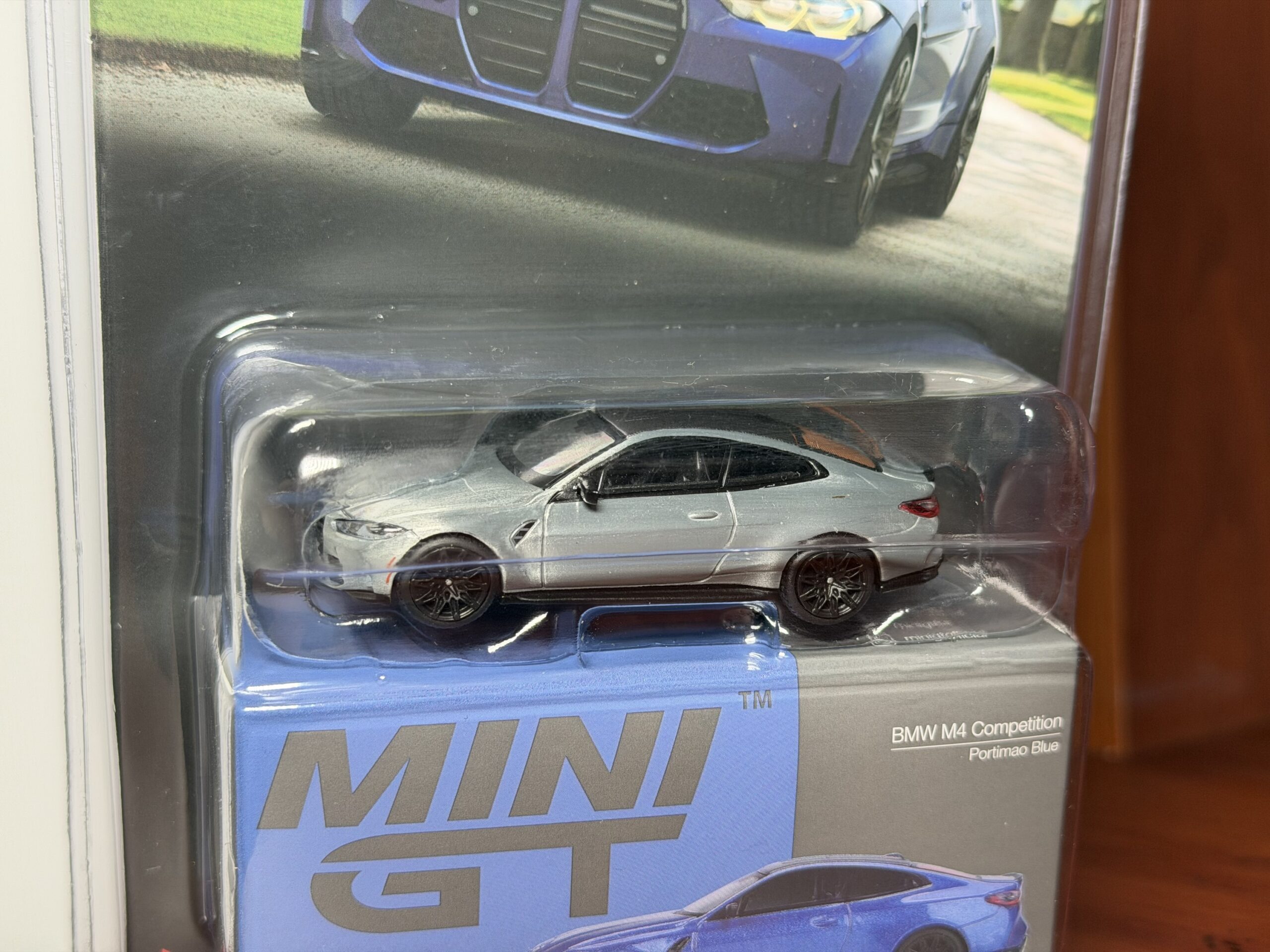 *CHASE* Mini GT 1:64 BMW M4 Competition (G82) – Portimao Blue - Imagen 2