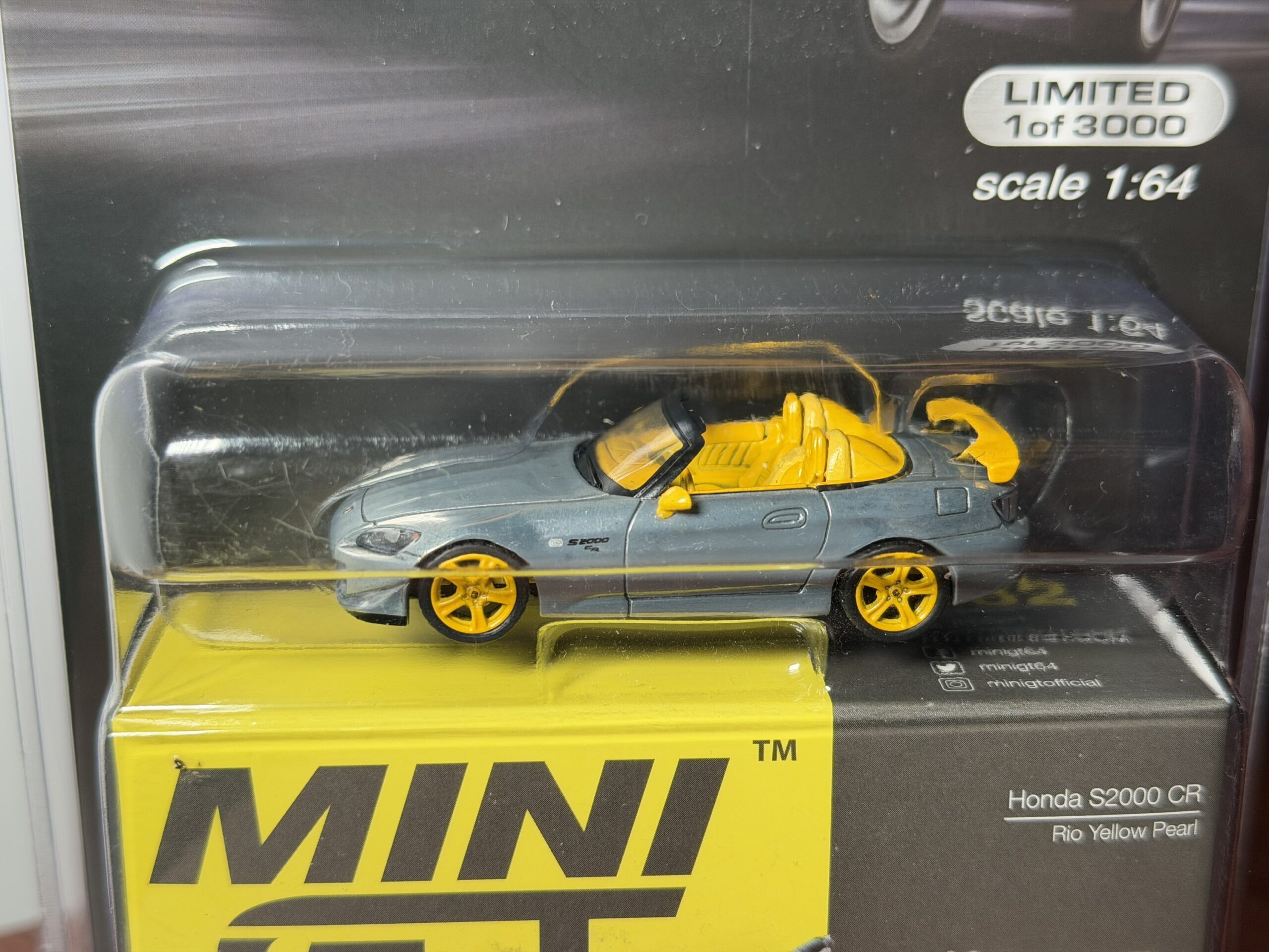 *CHASE* Mini GT 1:64 Mijo Exclusives Honda S2000 CR Rio Yellow Pearl - Imagen 2