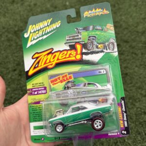 Johnny Lightning 1:64 1966 Chevy Chevelle