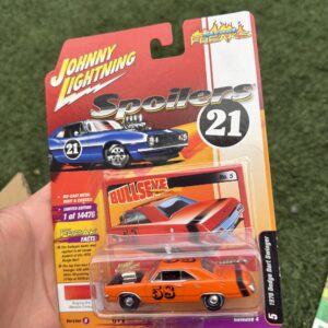 Johnny Lightning 1:64 1970 Dodge Dart Swinger
