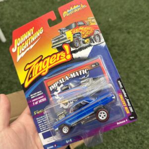 Johnny Lightning 1:64 1962 Chevy Impala Coupe