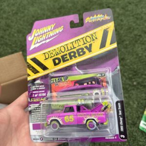 Johnny Lightning 1:64 1965 Chevy Tow Truck