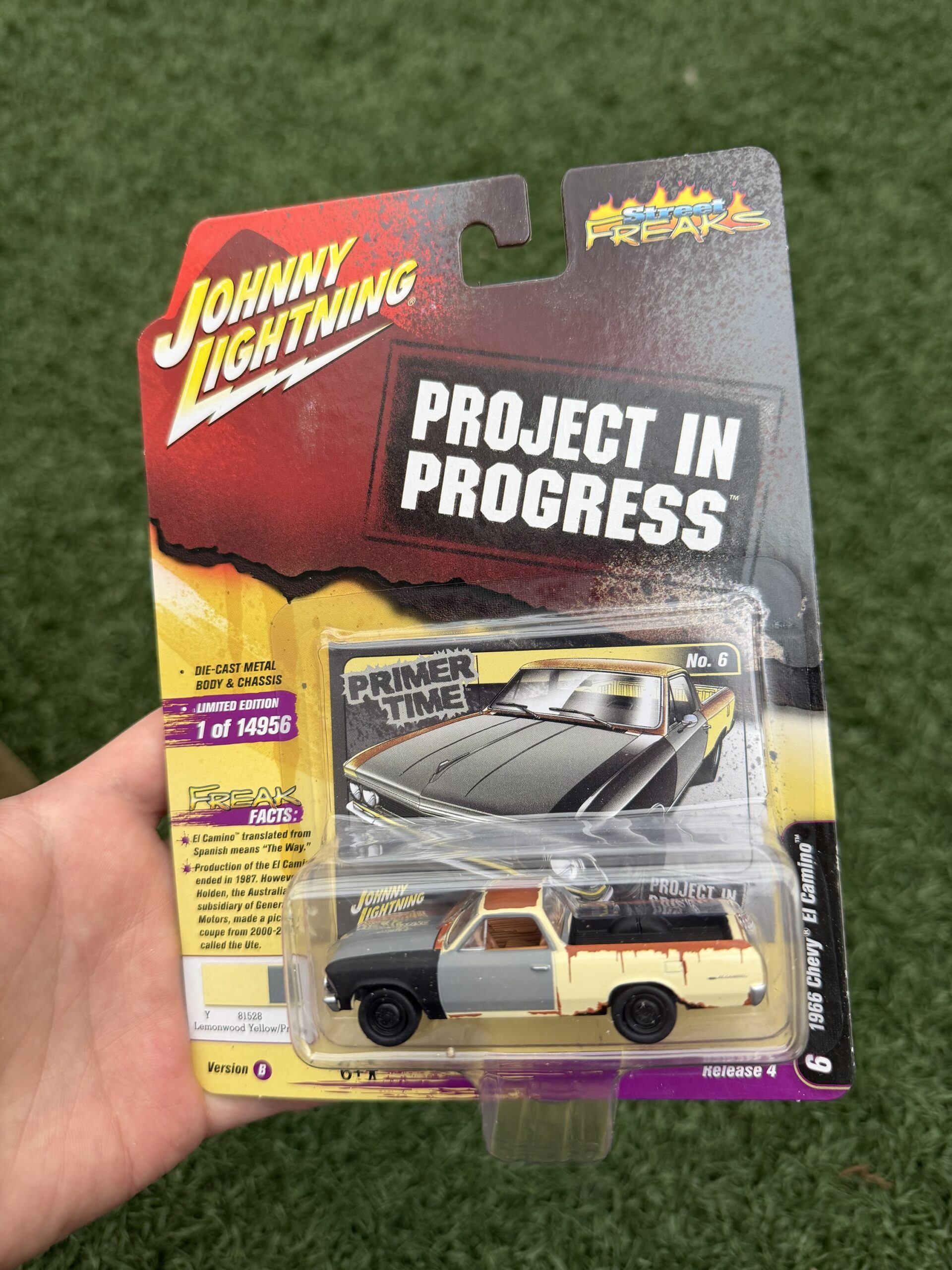 Johnny Lightning 1:64 1966 Chevy El Camino