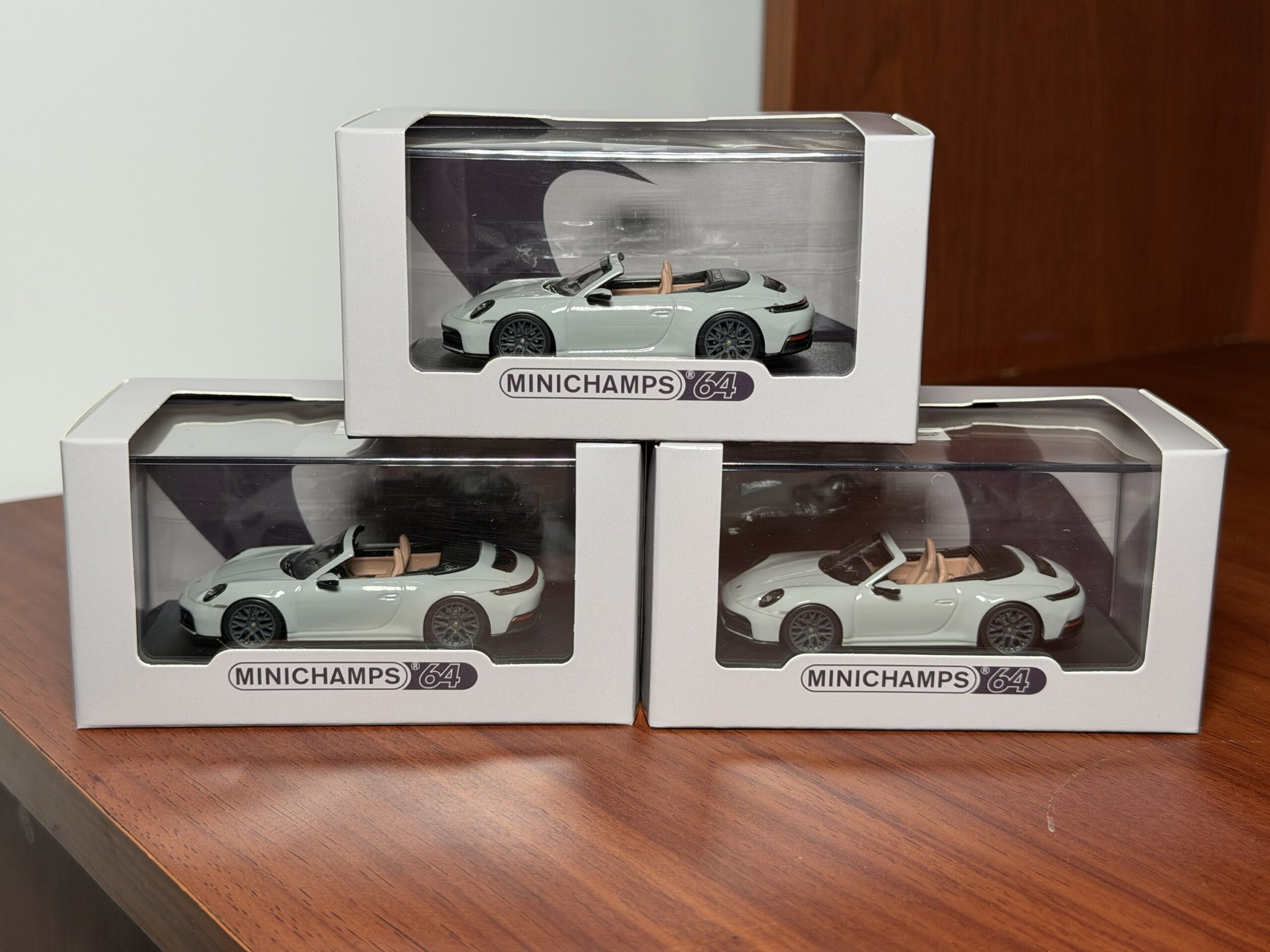 MINICHAMPS 1:64 PORSCHE 911(992.2) CARRERA CABRIOLET - 2025 - CHALK - Imagen 8