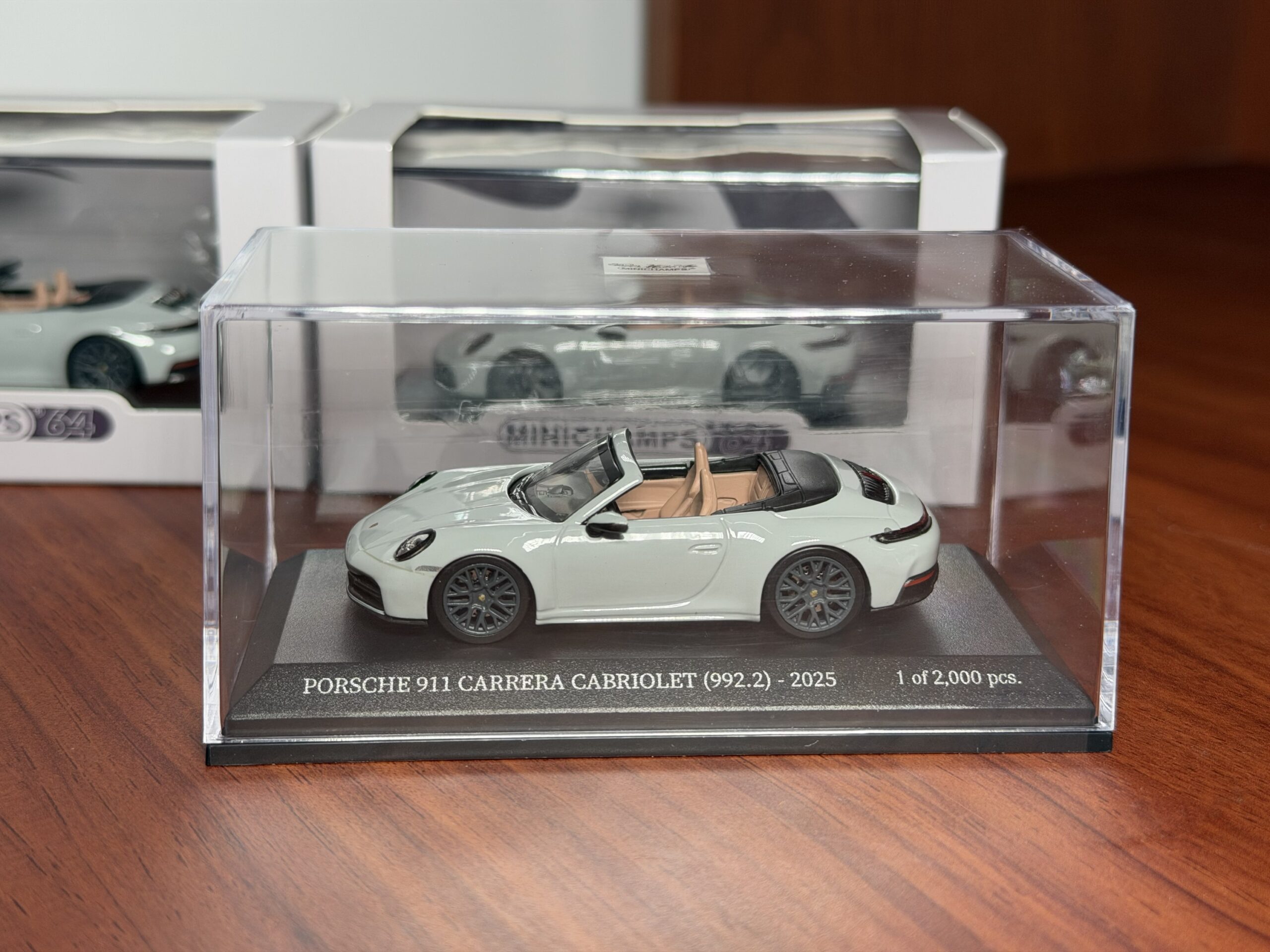 MINICHAMPS 1:64 PORSCHE 911(992.2) CARRERA CABRIOLET - 2025 - CHALK - Imagen 7