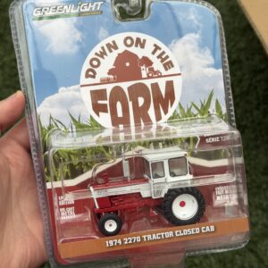 Greenlight 1:64 1974 2270 Tractor Closed Cab Red and White
