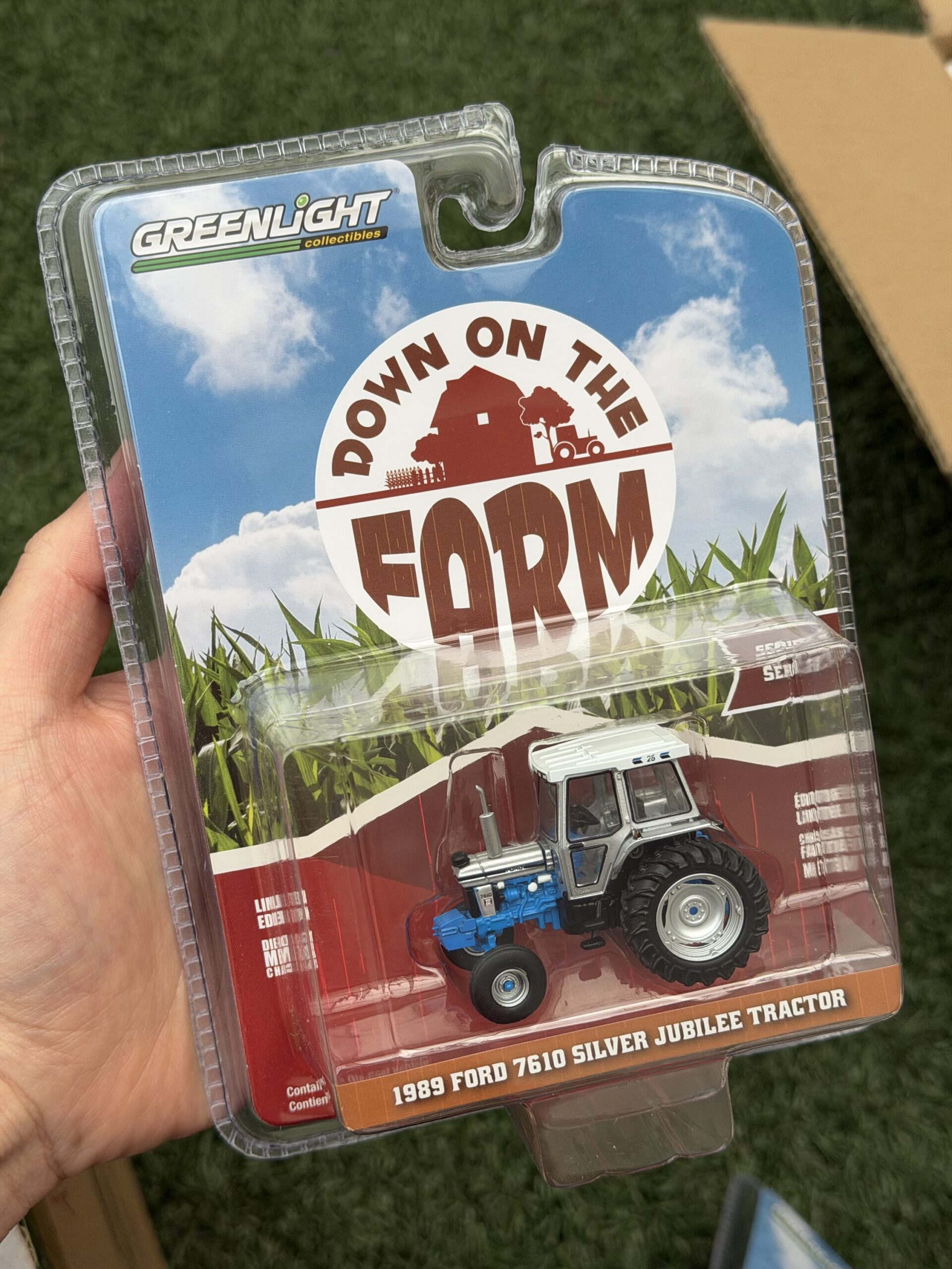 Greenlight 1:64 1989 Ford 7610 Silver Jubilee Tractor Silver and Blue with White Top