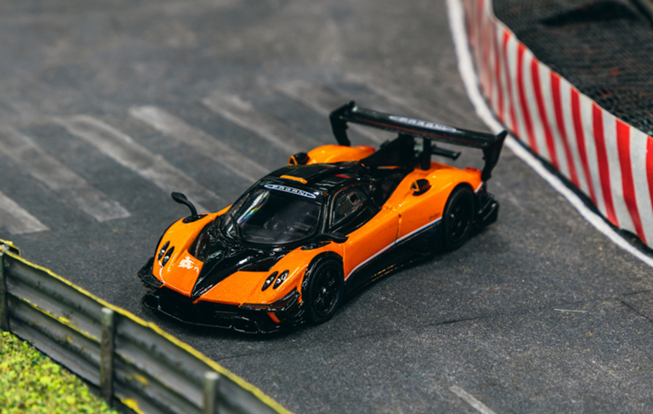 Tarmac Works 1:64 Pagani Zonda Revolución Arancio Saint Tropez
