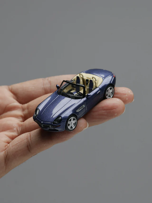 Mini GT 1:64 BMW Z8 Alpina – Alpine Blue - Imagen 11