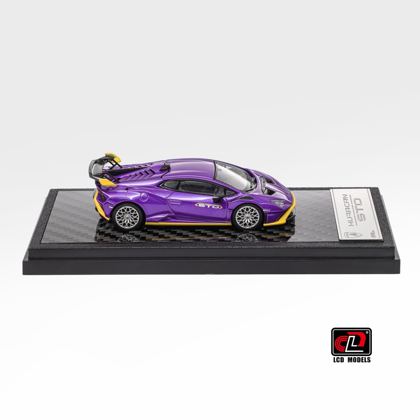 LCD 1:64 Lamborghini Huracan STO Morado - Imagen 14