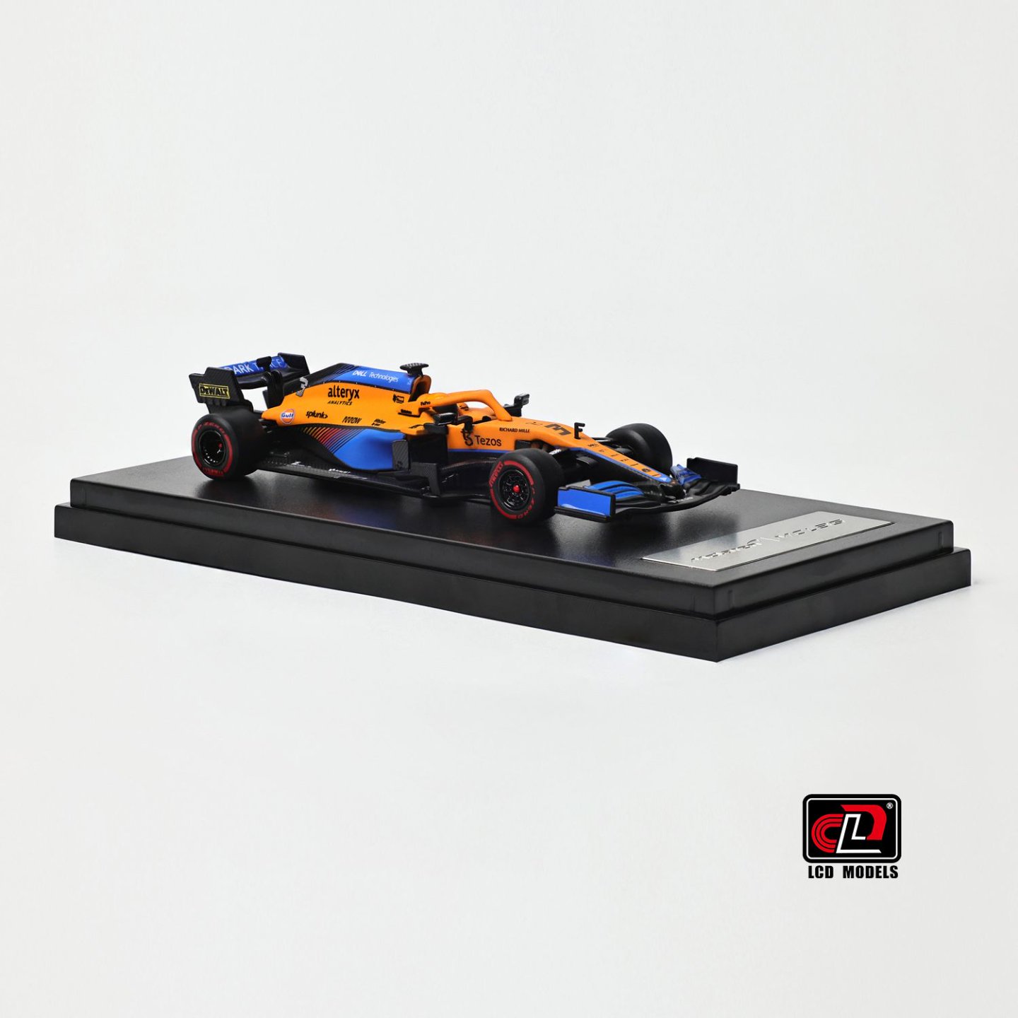 *PREORDEN* LCD 1:64 McLaren F1 Formula Racing MCL35