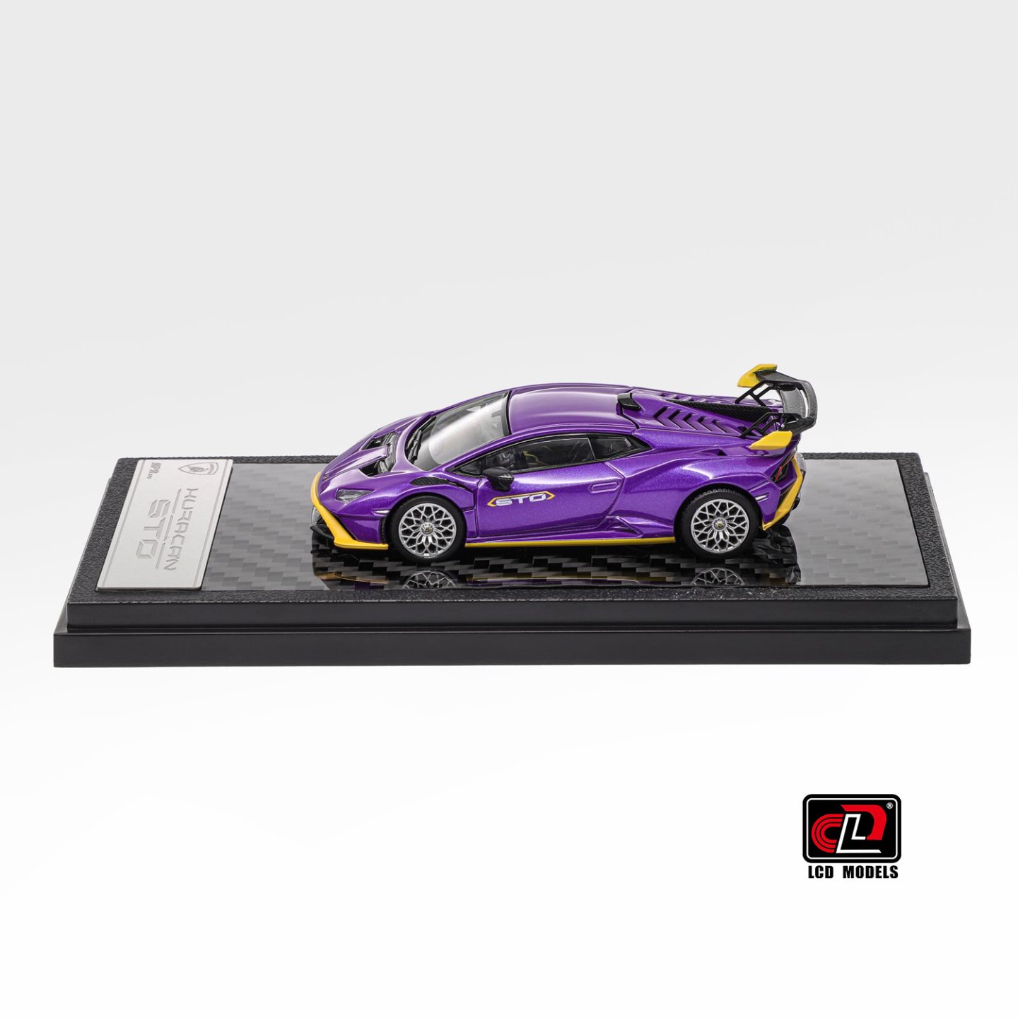 LCD 1:64 Lamborghini Huracan STO Morado - Imagen 13