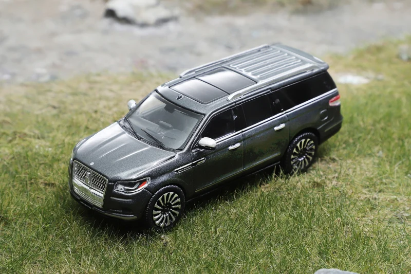 Shadow Pro 1:64 Lincoln Navigator Gris - Imagen 3