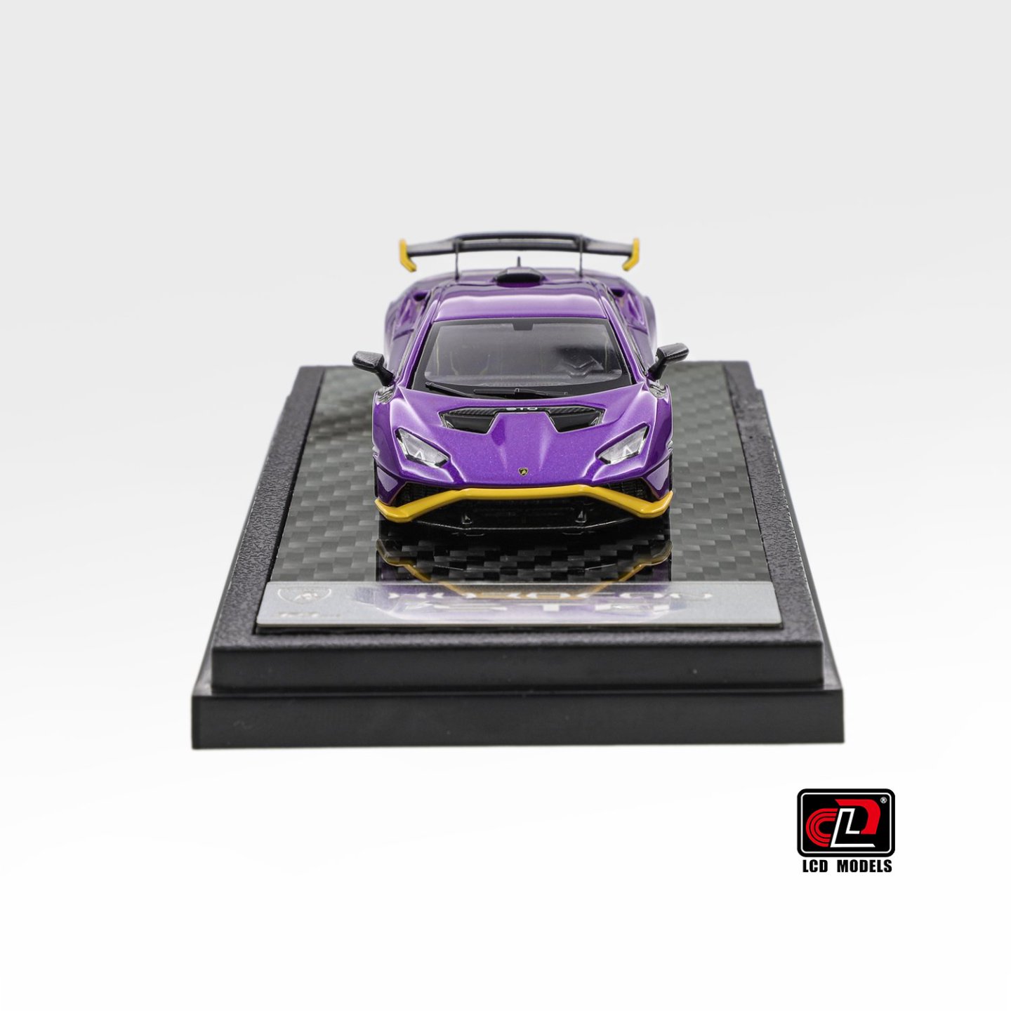 LCD 1:64 Lamborghini Huracan STO Morado - Imagen 15