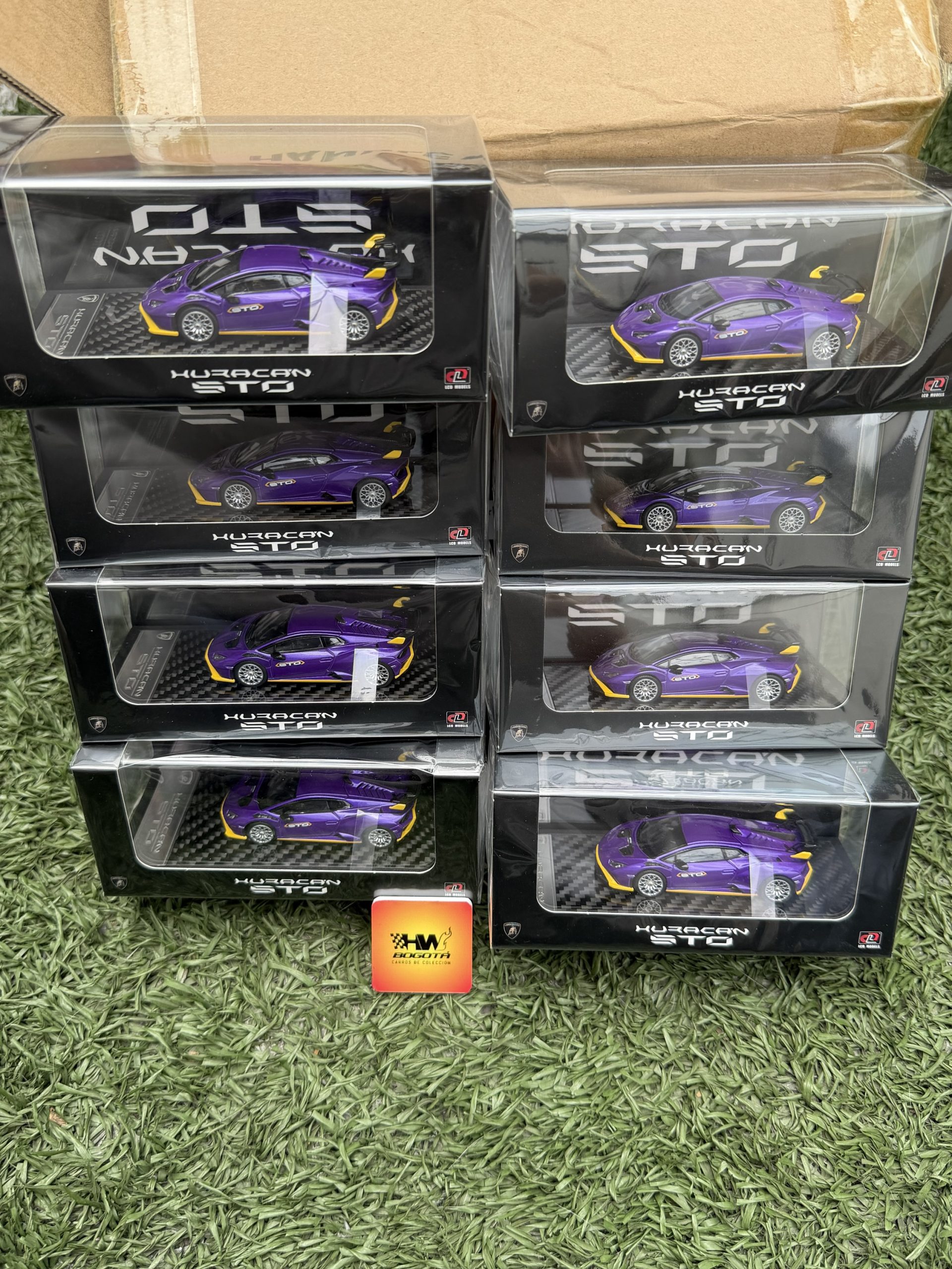 LCD 1:64 Lamborghini Huracan STO Morado - Imagen 8