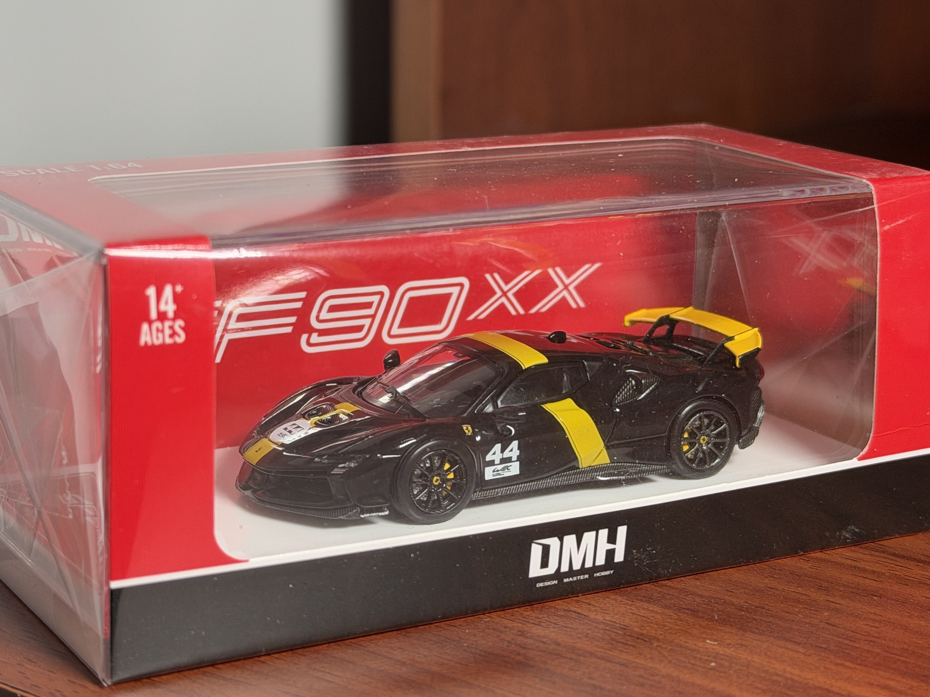 DMH 1:64 Ferrari SF90 XX Stradale Negro
