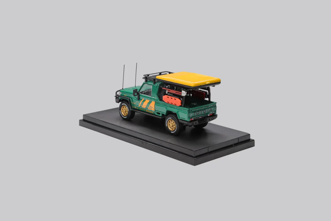 Autobots Models 1:64 Toyota Land Cruiser J70 LC79 Single Cabin Pickup Verde - Imagen 2