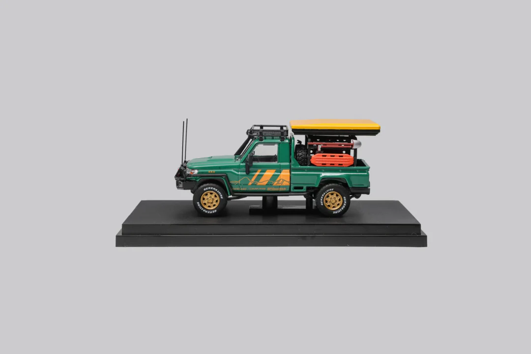 Autobots Models 1:64 Toyota Land Cruiser J70 LC79 Single Cabin Pickup Verde - Imagen 3