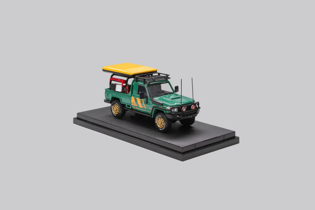 Autobots Models 1:64 Toyota Land Cruiser J70 LC79 Single Cabin Pickup Verde - Imagen 4