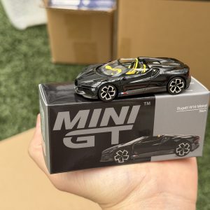 Mini GT 1:64 Bugatti W16 Mistral Black